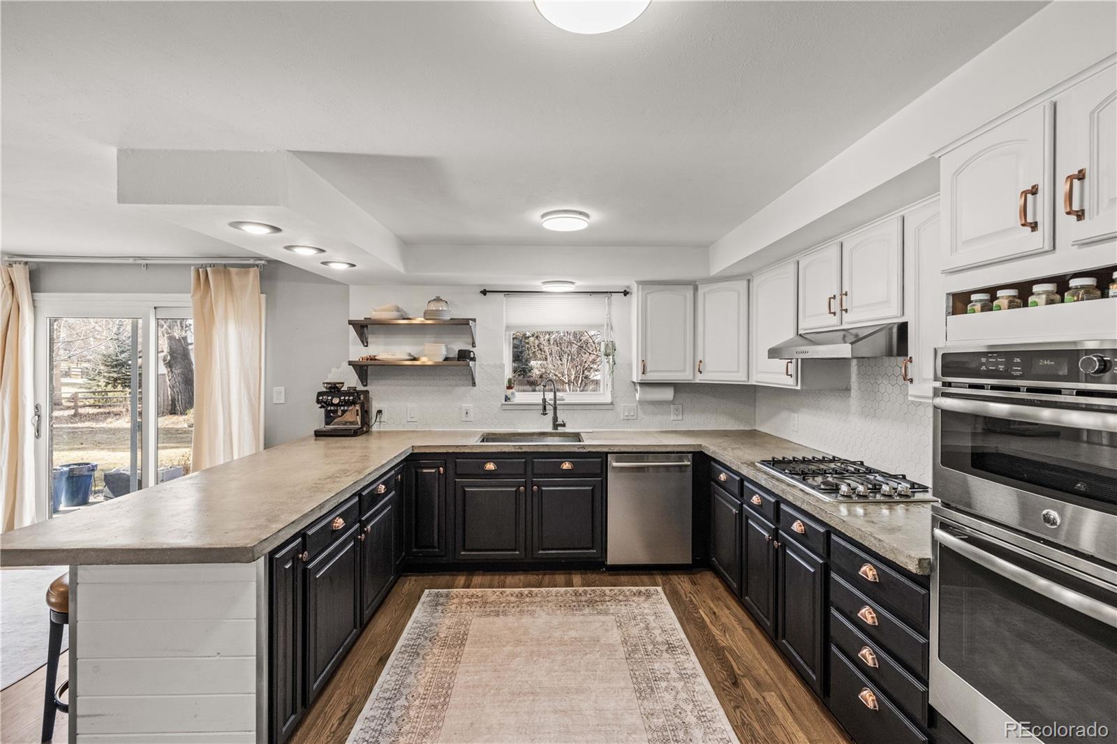 1712 Stonehenge Drive