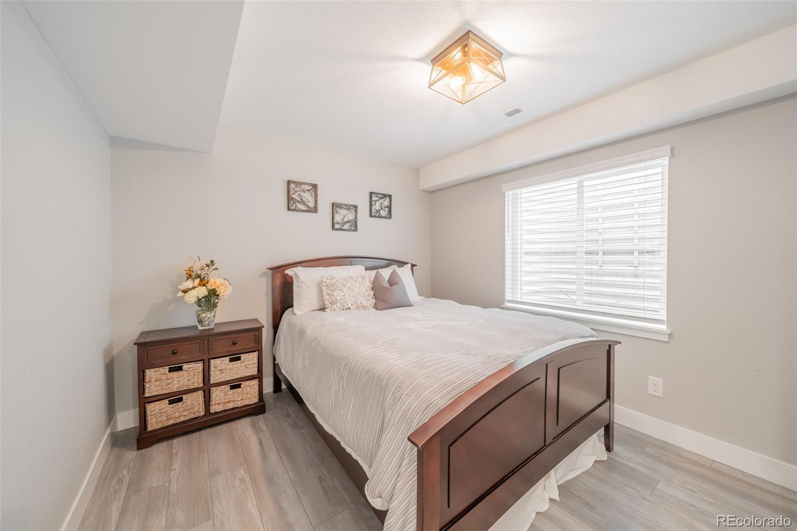 10881 Pastel Point