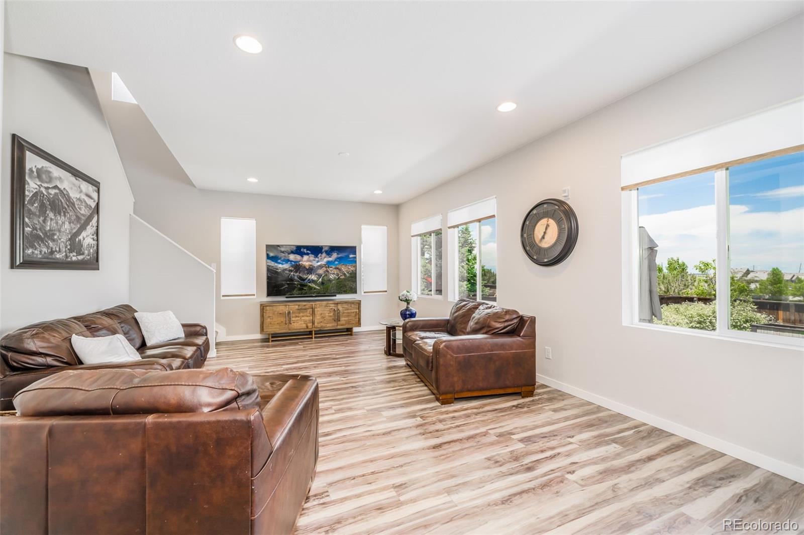 10881 Pastel Point