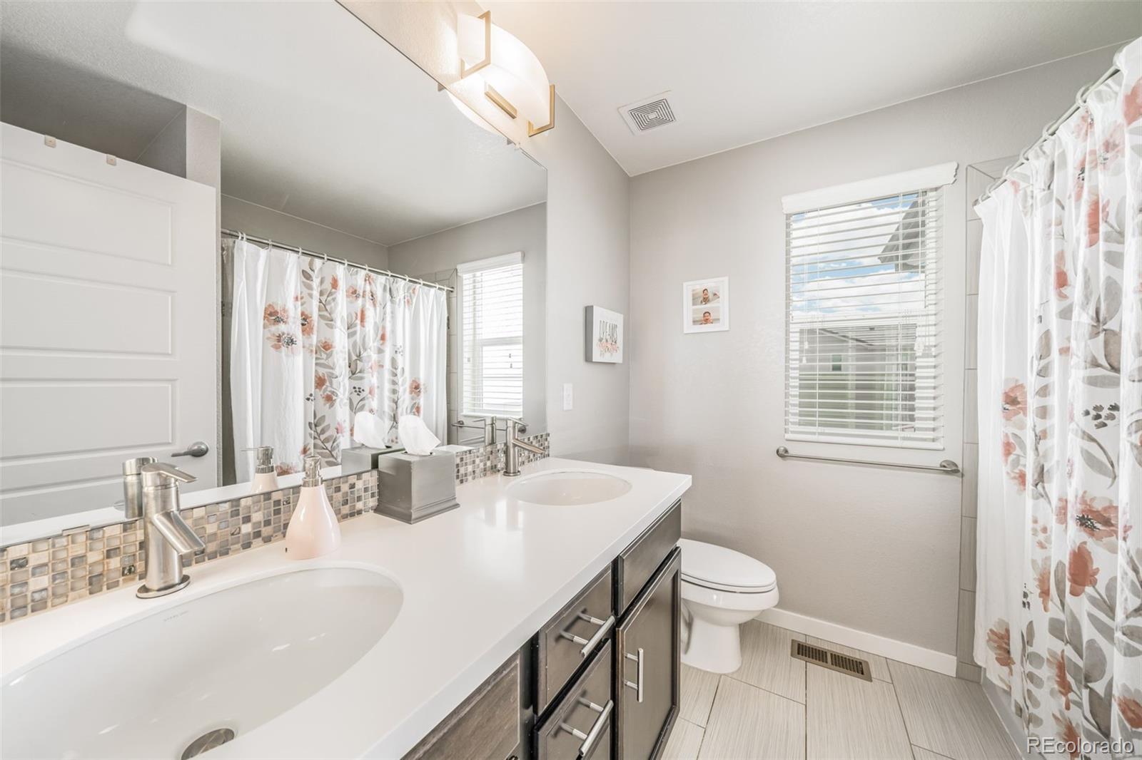 10881 Pastel Point