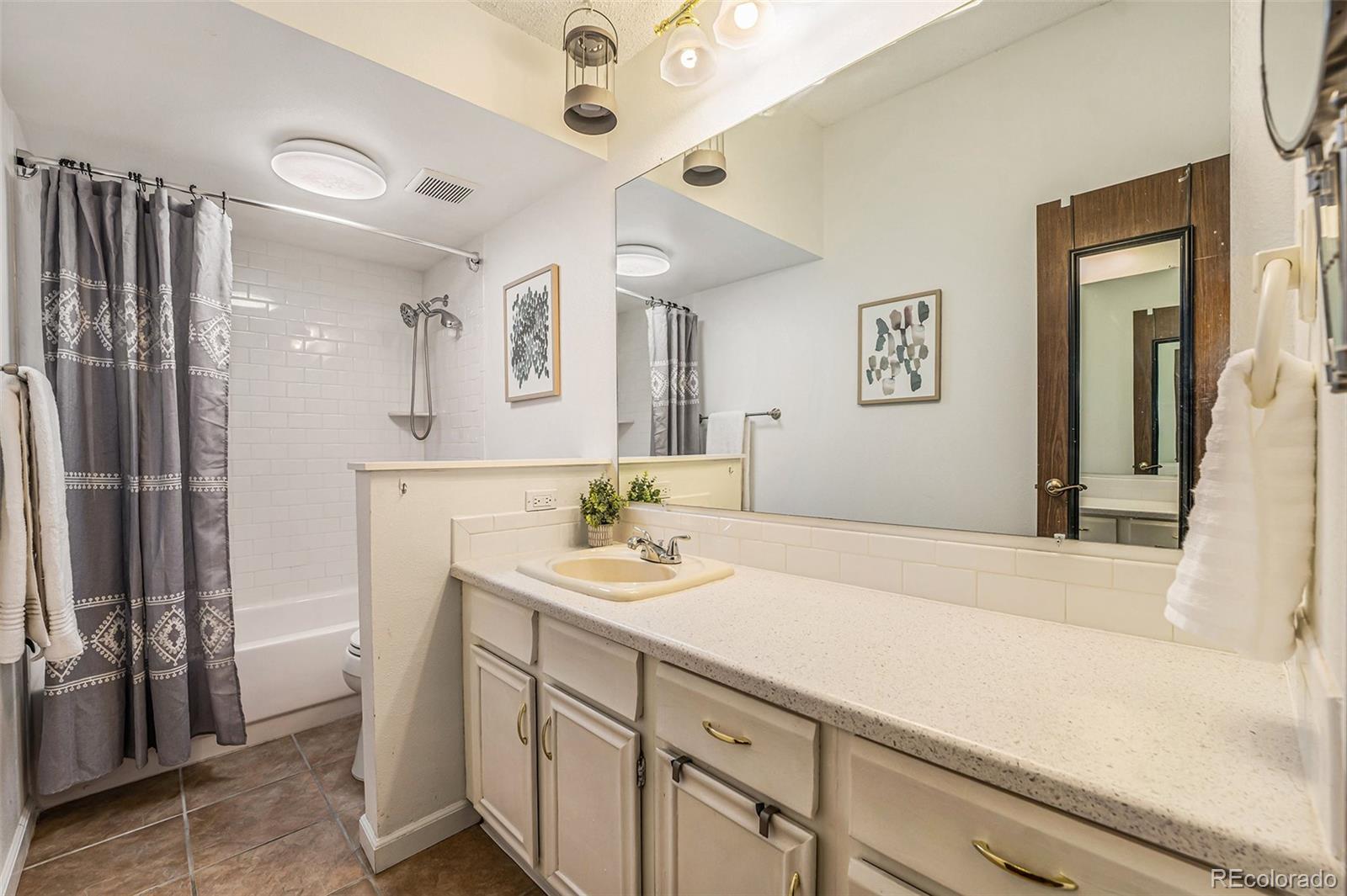 384 S Ironton Street Unit: 206