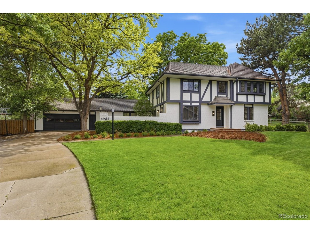 4952 W Lake Pl