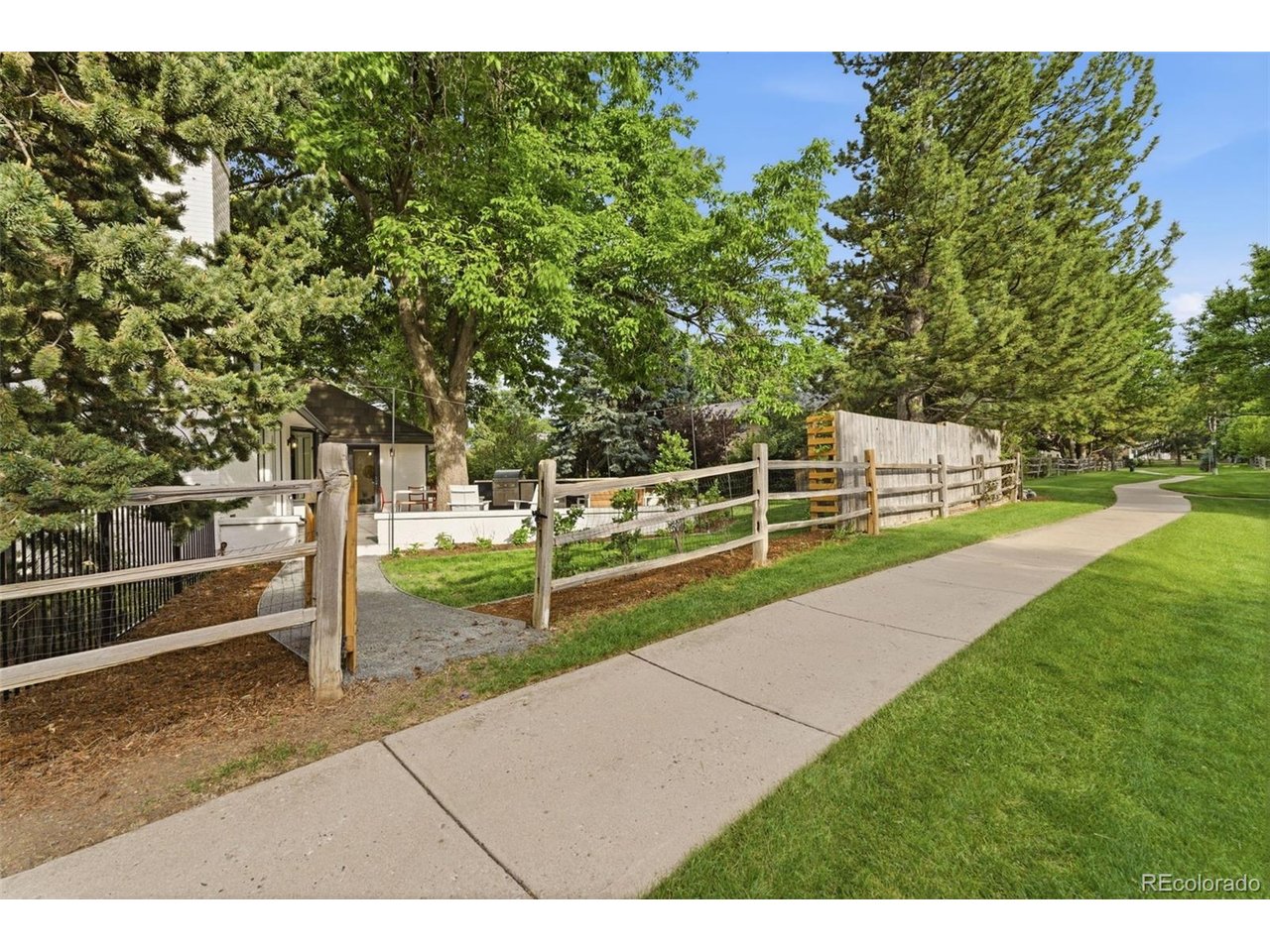 4952 W Lake Pl