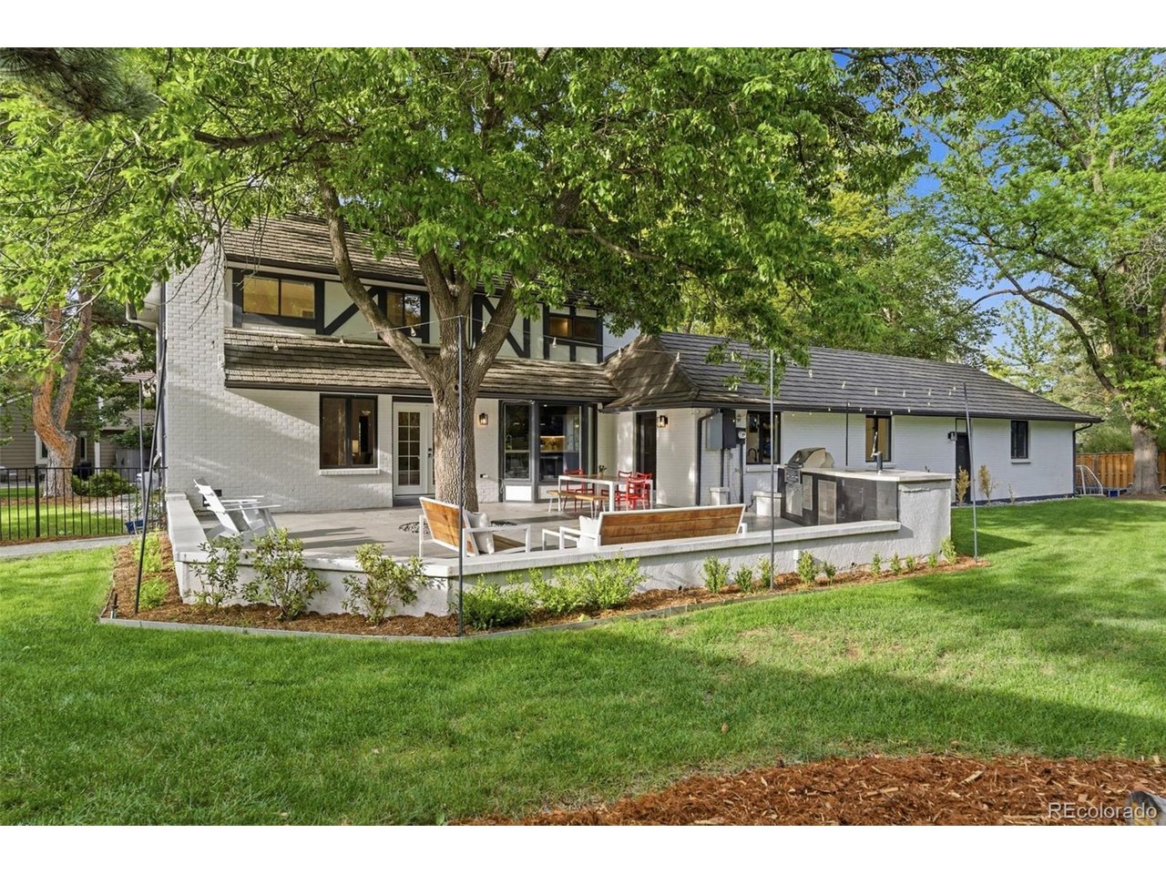 4952 W Lake Pl