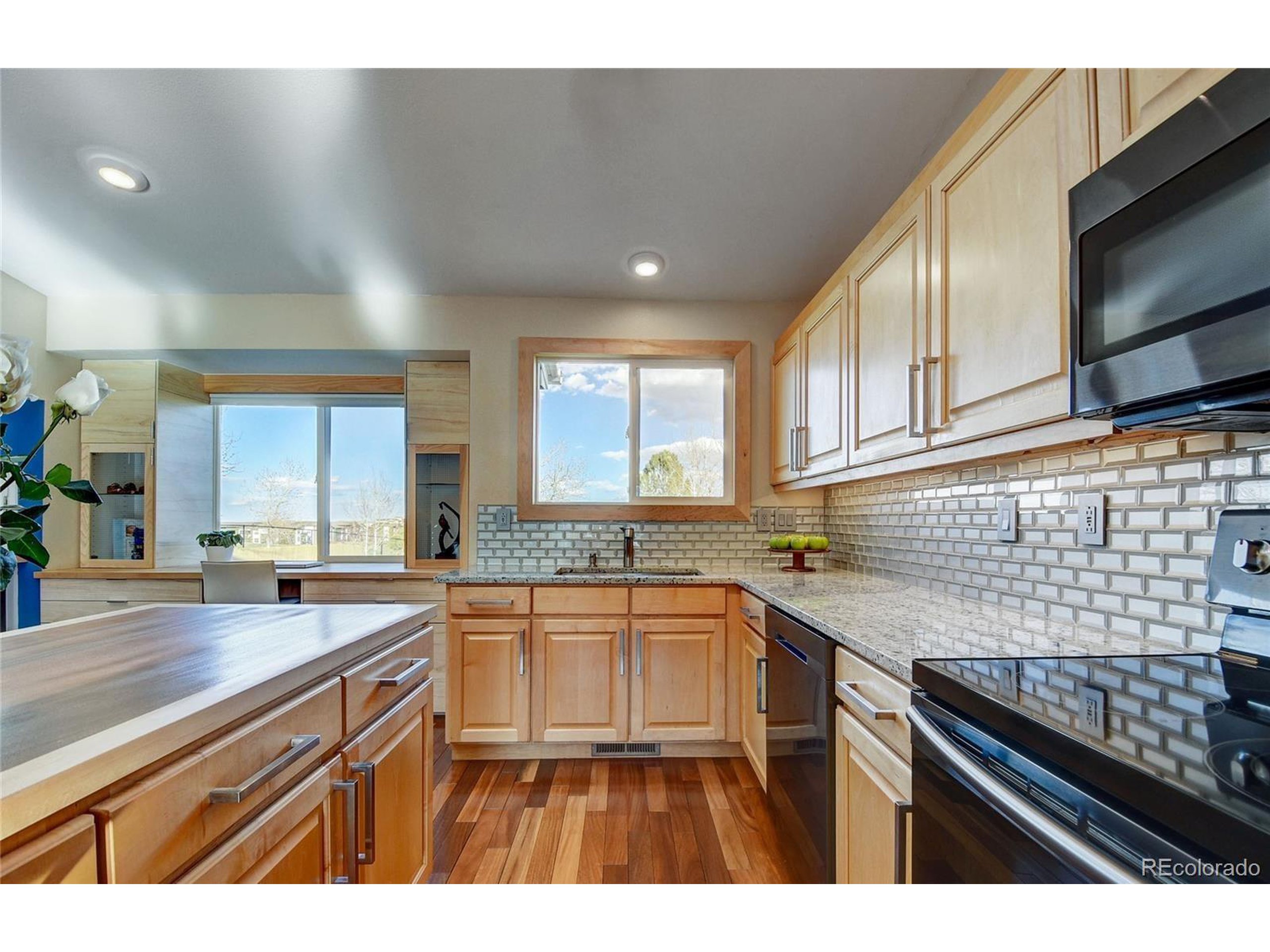 3120 E Yarrow Cir