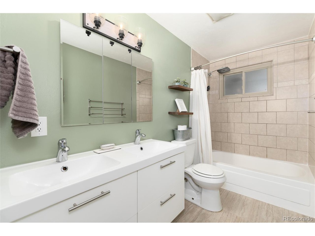 462 Vista Dr