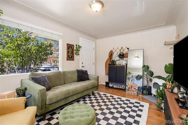 3824 N Clay Street Unit: 3824, 3826, 3828