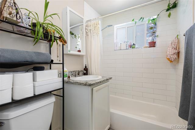 3824 N Clay Street Unit: 3824, 3826, 3828