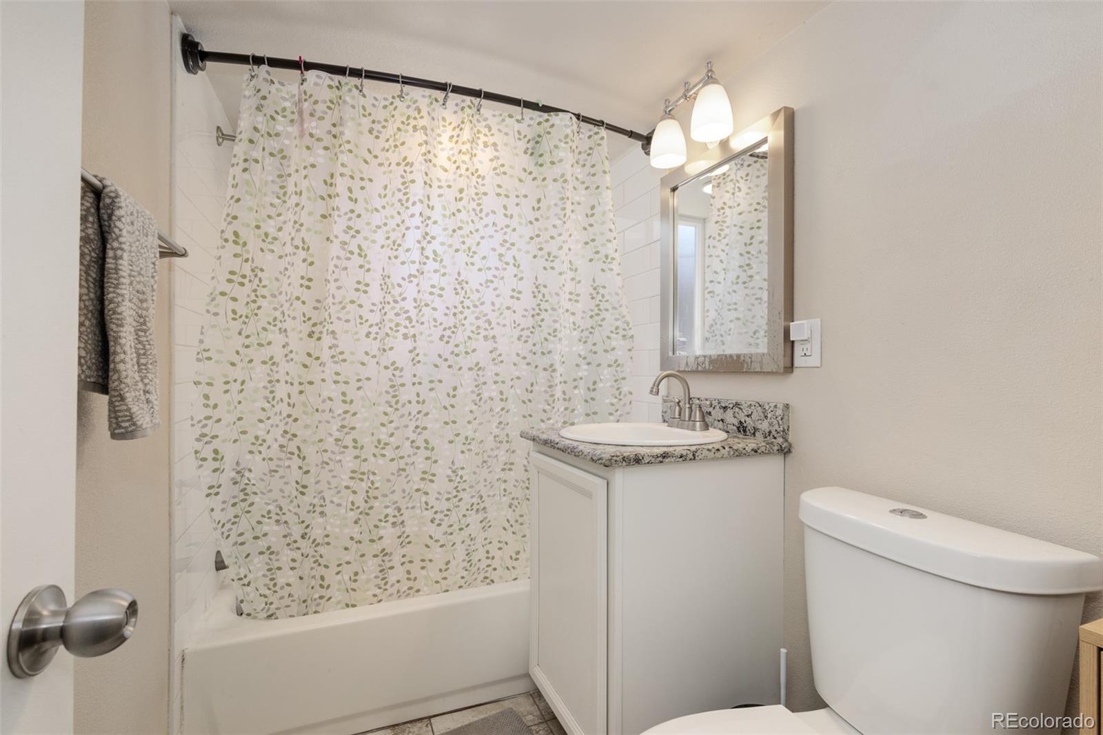 3824 N Clay Street Unit: 3824, 3826, 3828