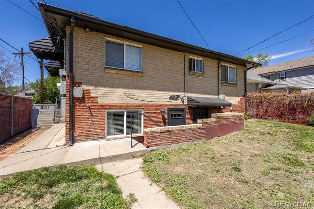 3824 N Clay Street Unit: 3824, 3826, 3828