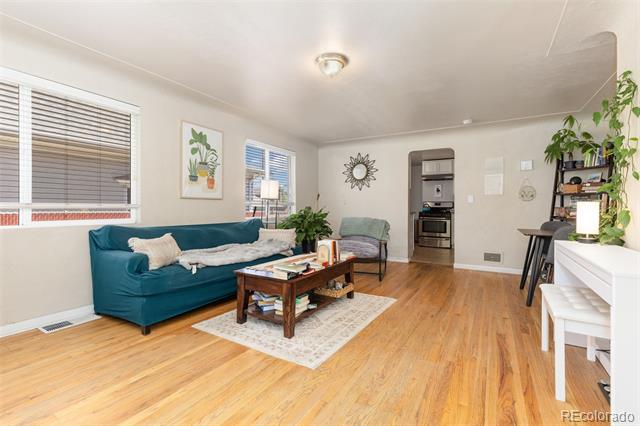 3824 N Clay Street Unit: 3824, 3826, 3828