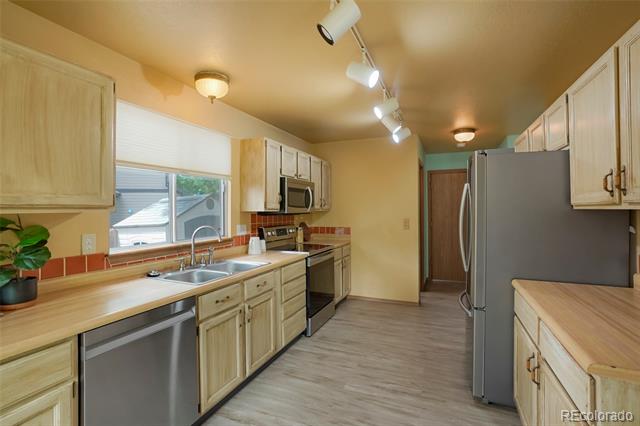 18628 E Grand Circle