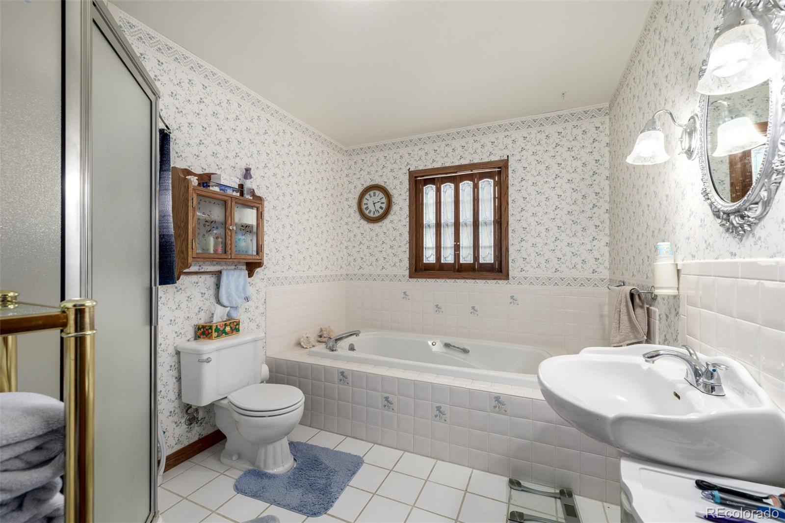 909 Fairhurst Street