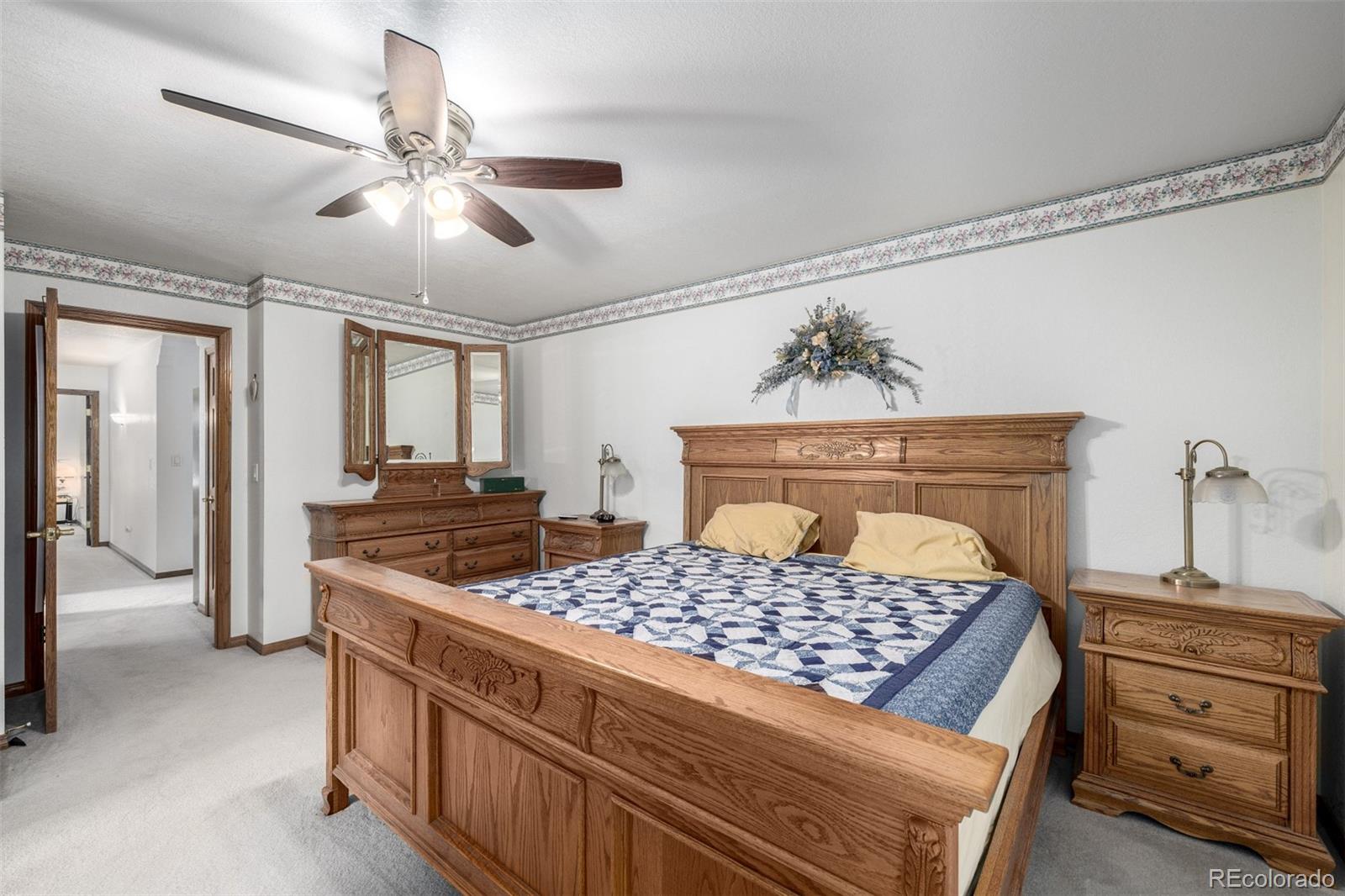 909 Fairhurst Street