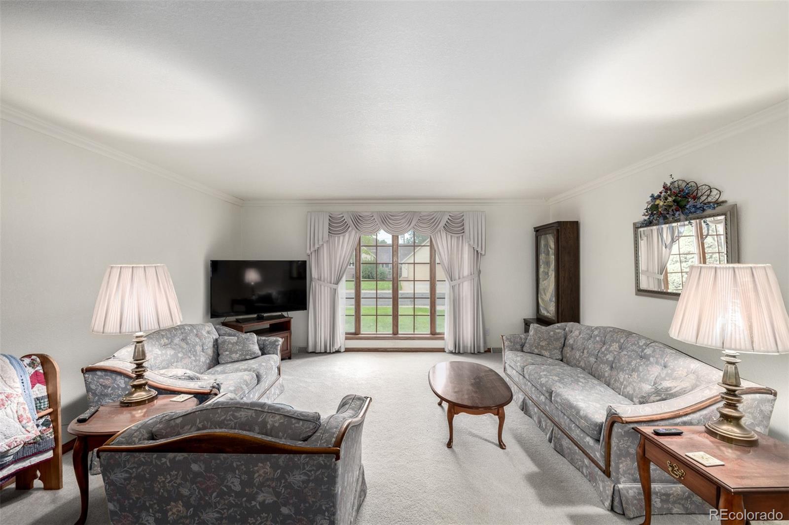 909 Fairhurst Street