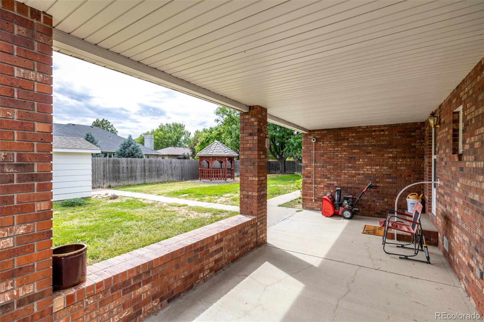 909 Fairhurst Street