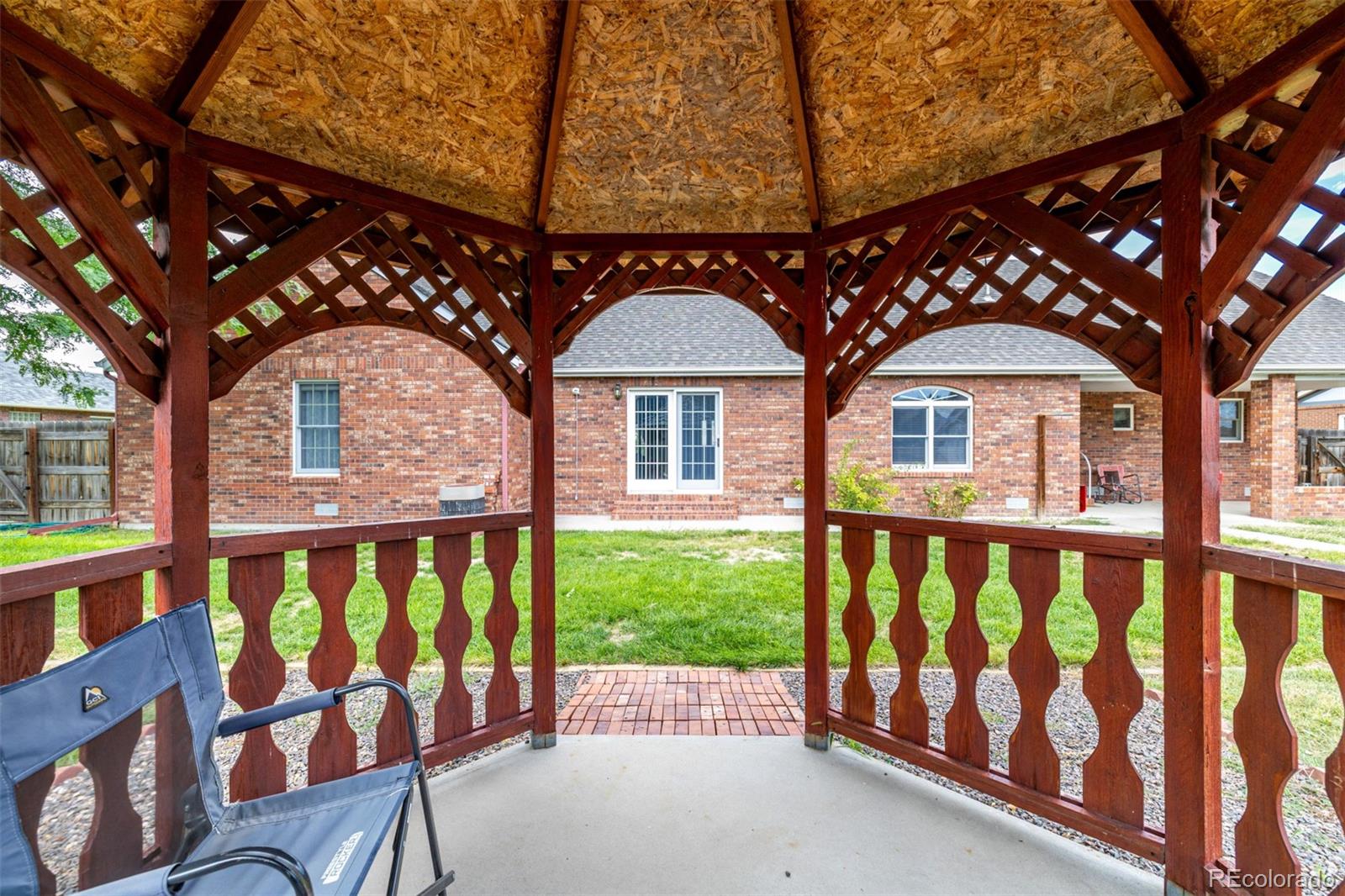 909 Fairhurst Street