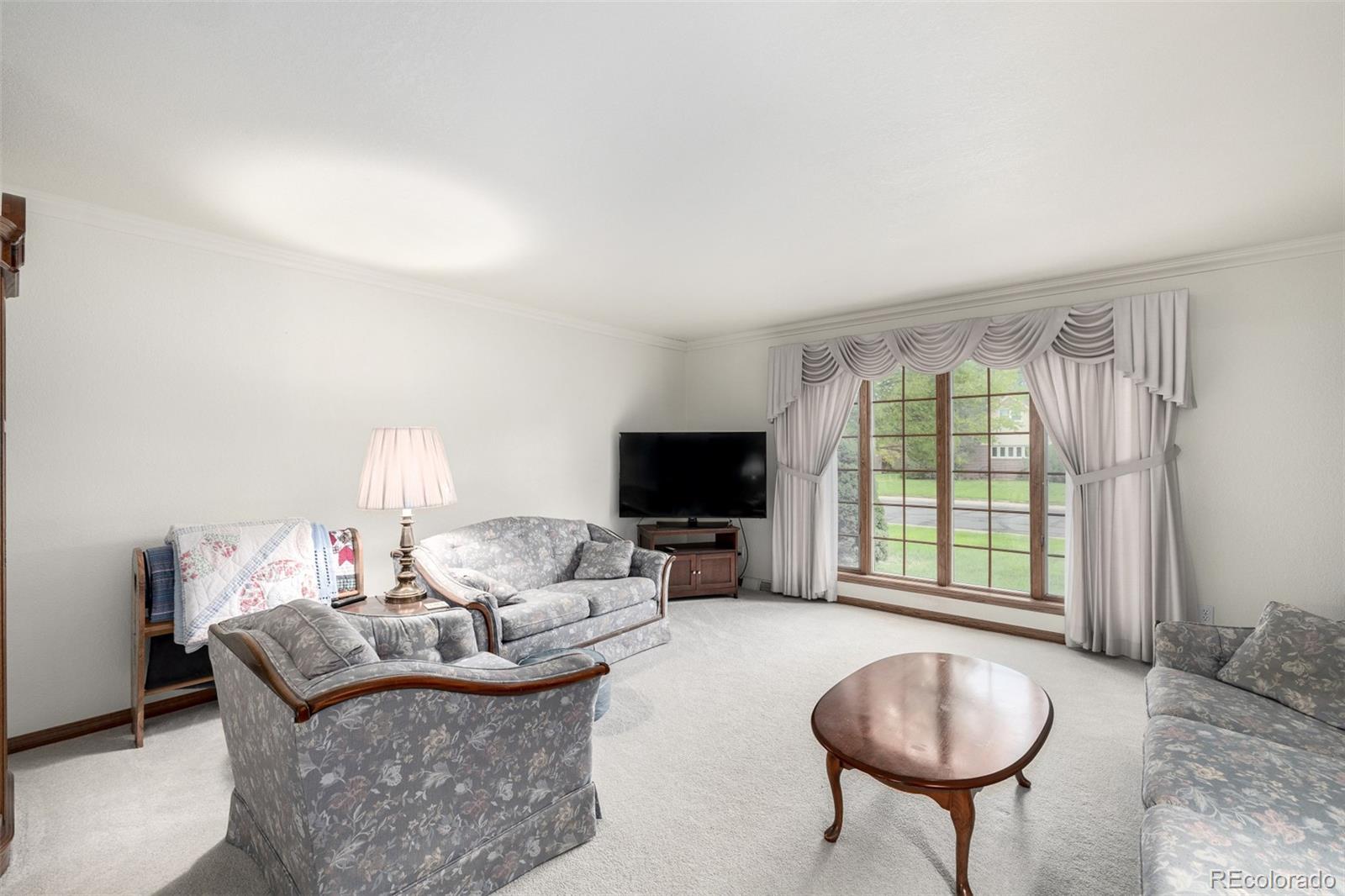 909 Fairhurst Street