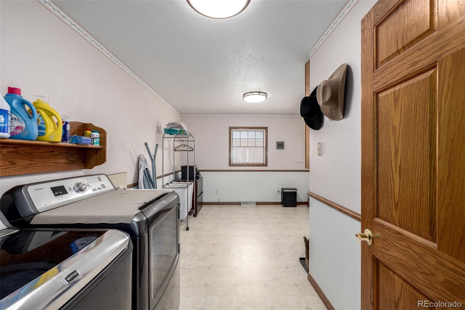 909 Fairhurst Street