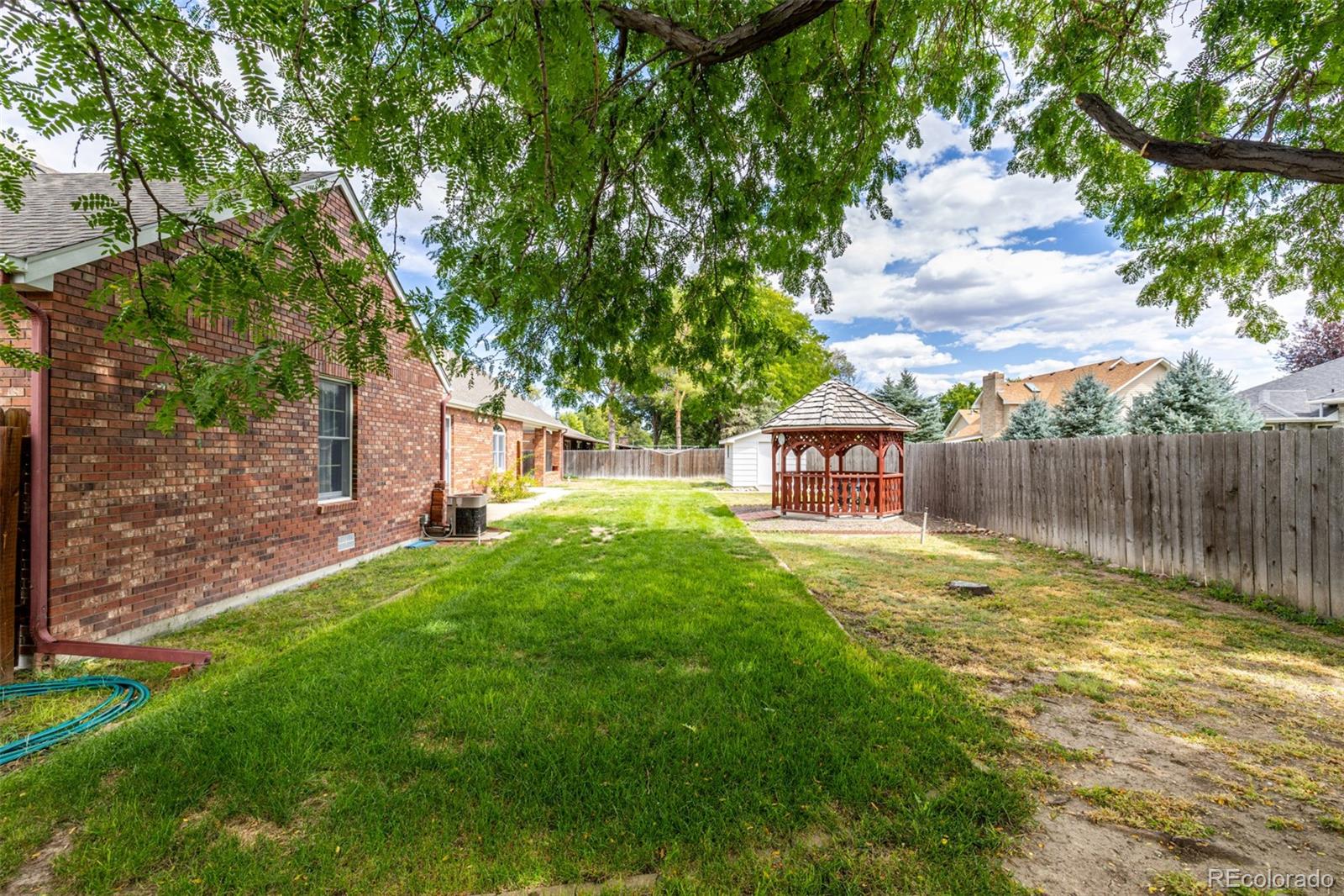 909 Fairhurst Street