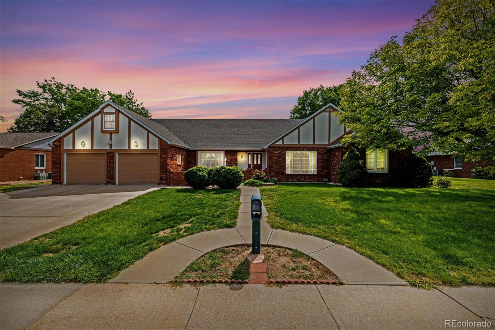 909 Fairhurst Street