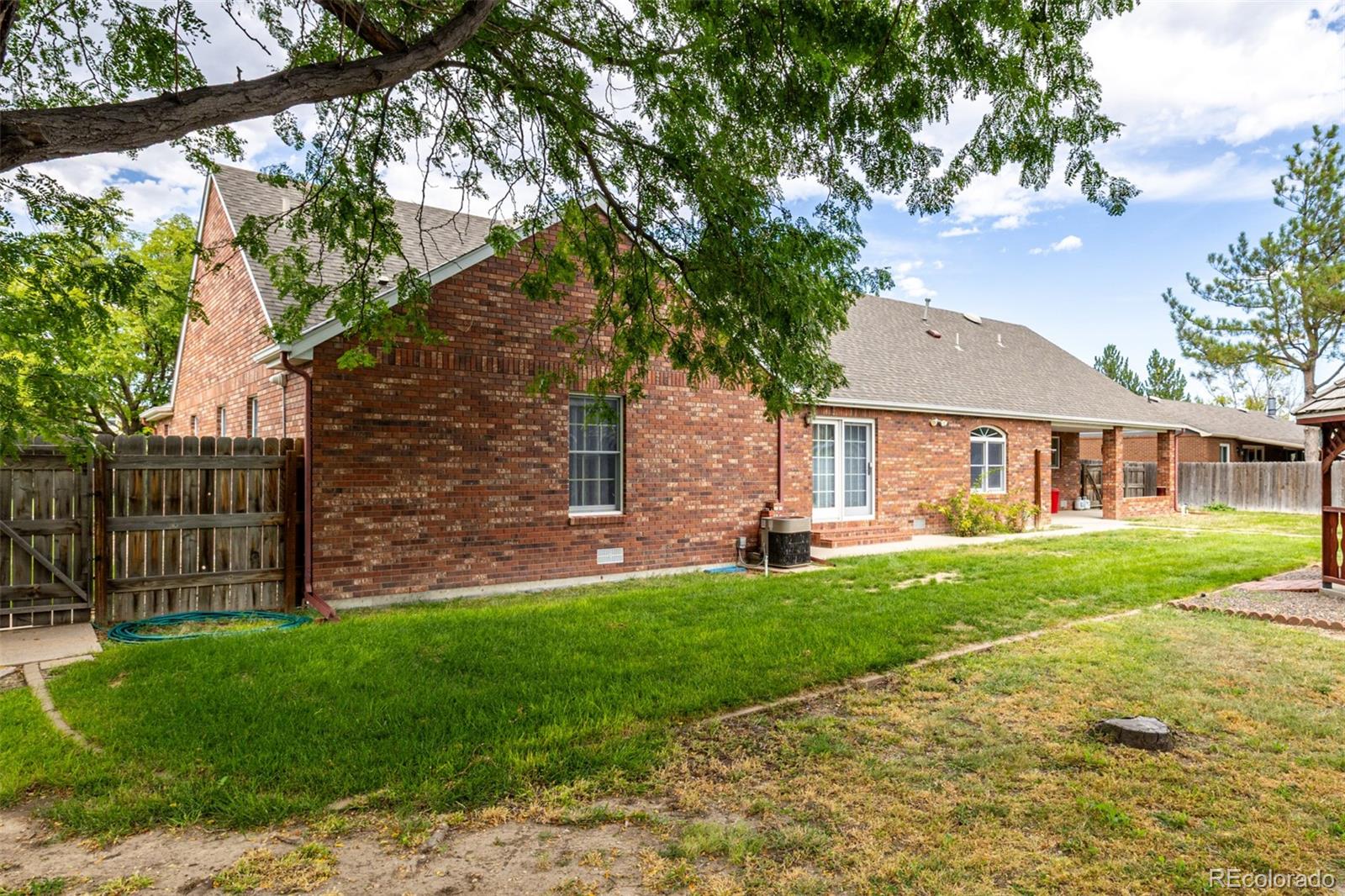 909 Fairhurst Street