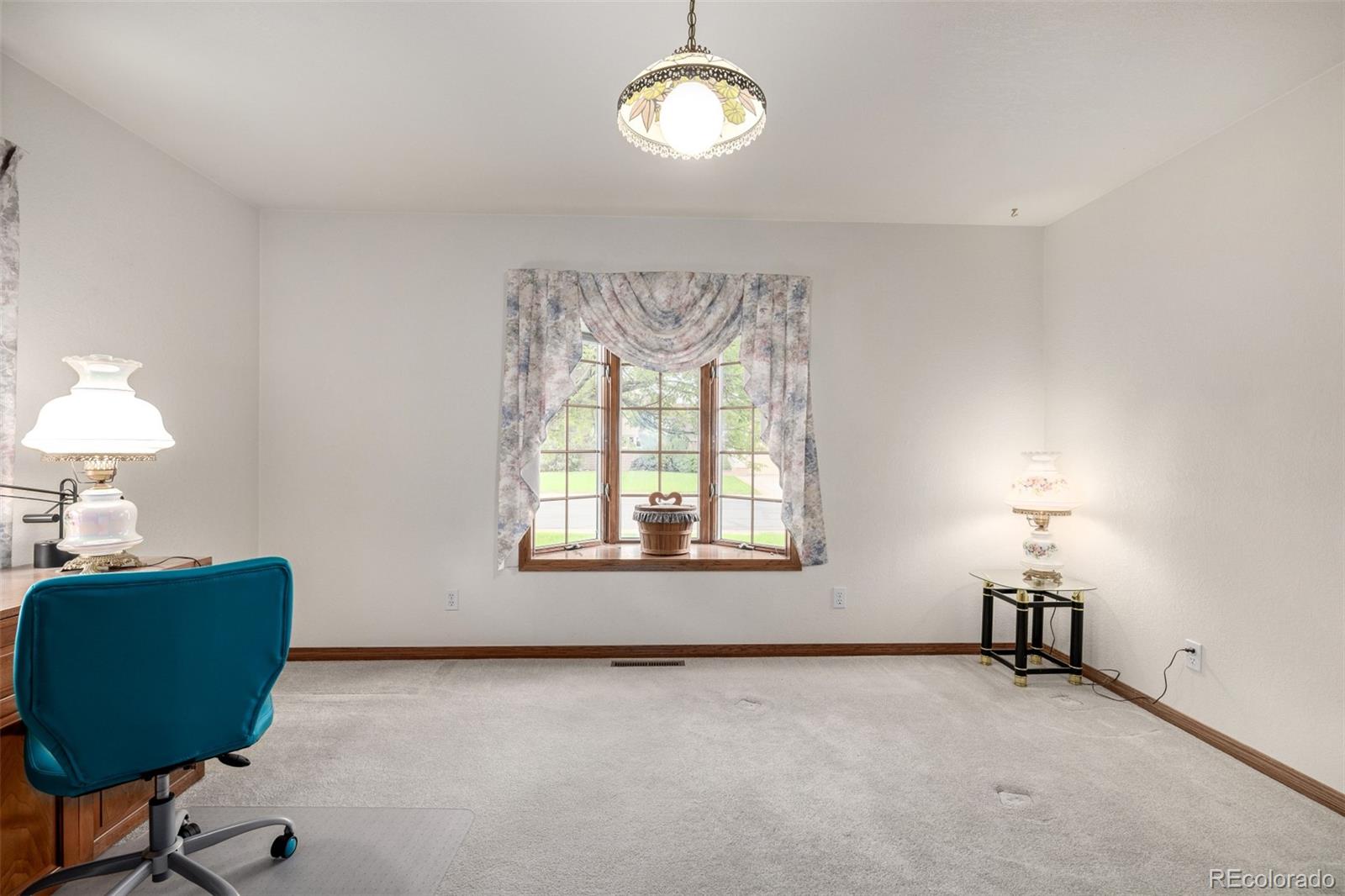 909 Fairhurst Street