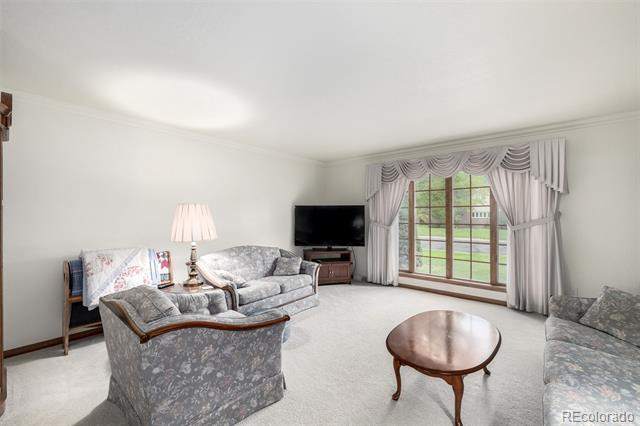 909 Fairhurst Street