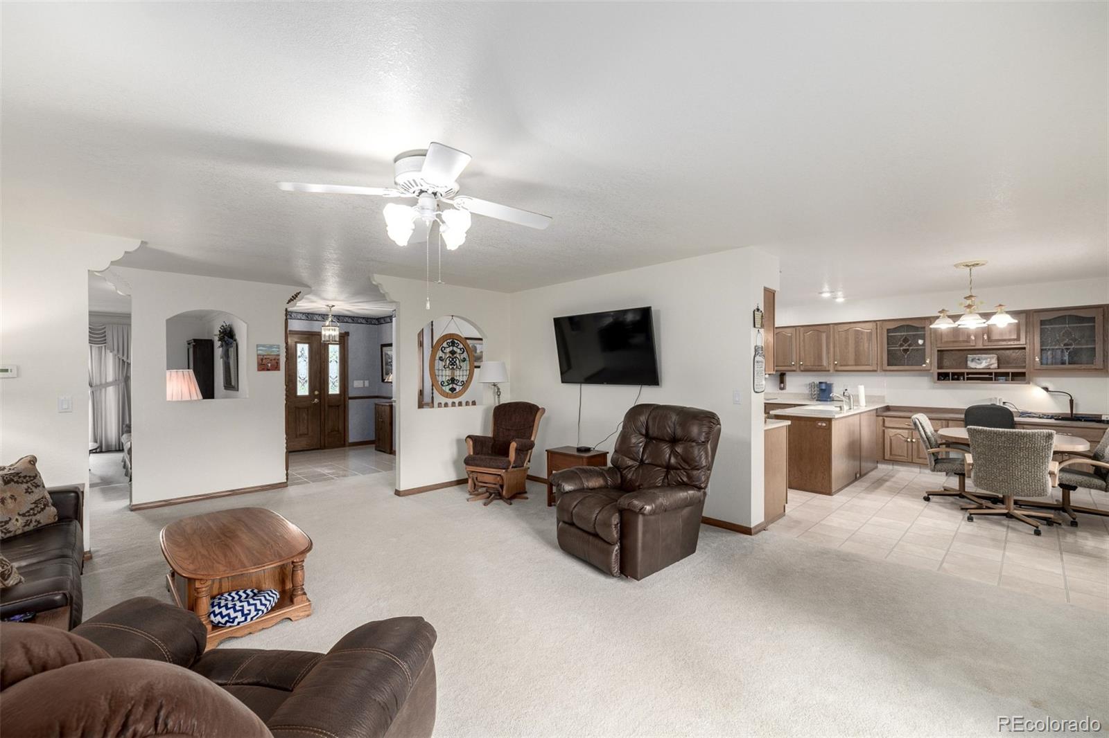 909 Fairhurst Street