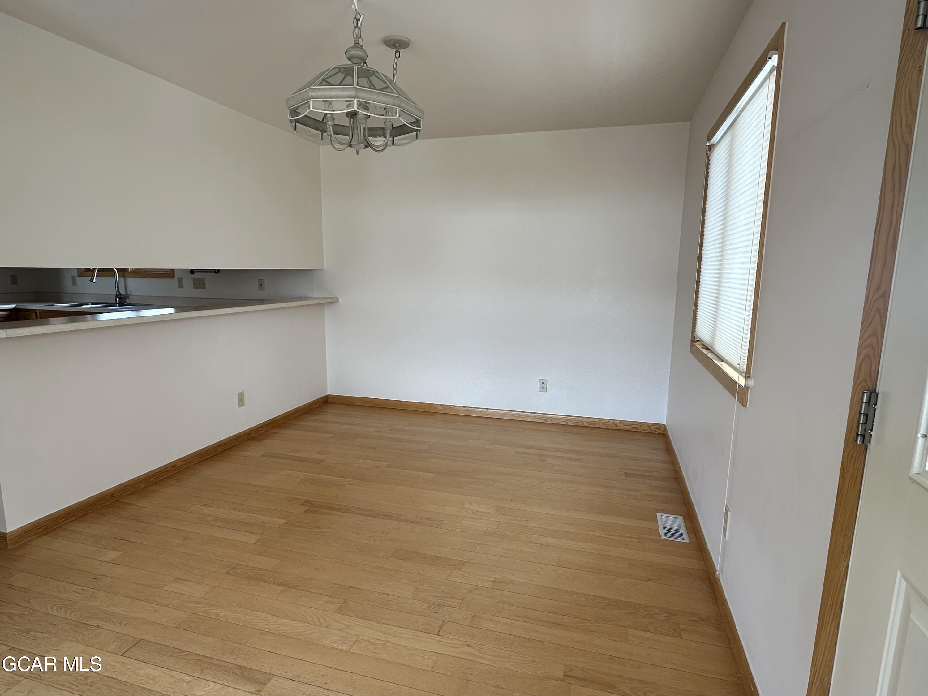 437 West GARNET Avenue