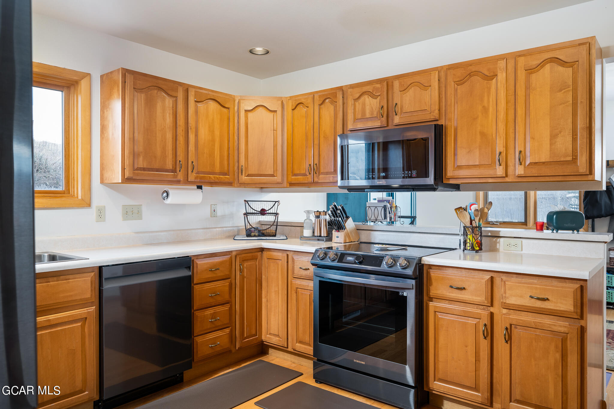 437 West GARNET Avenue