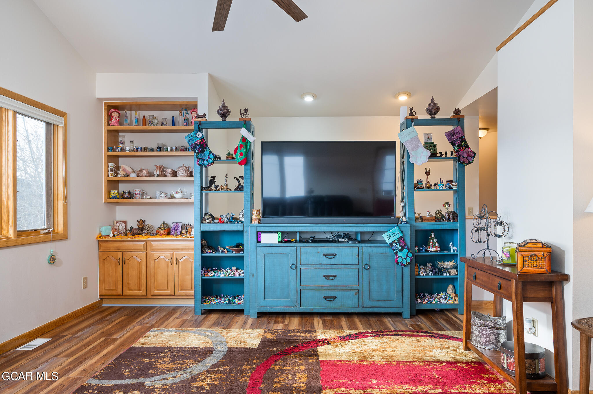 437 West GARNET Avenue