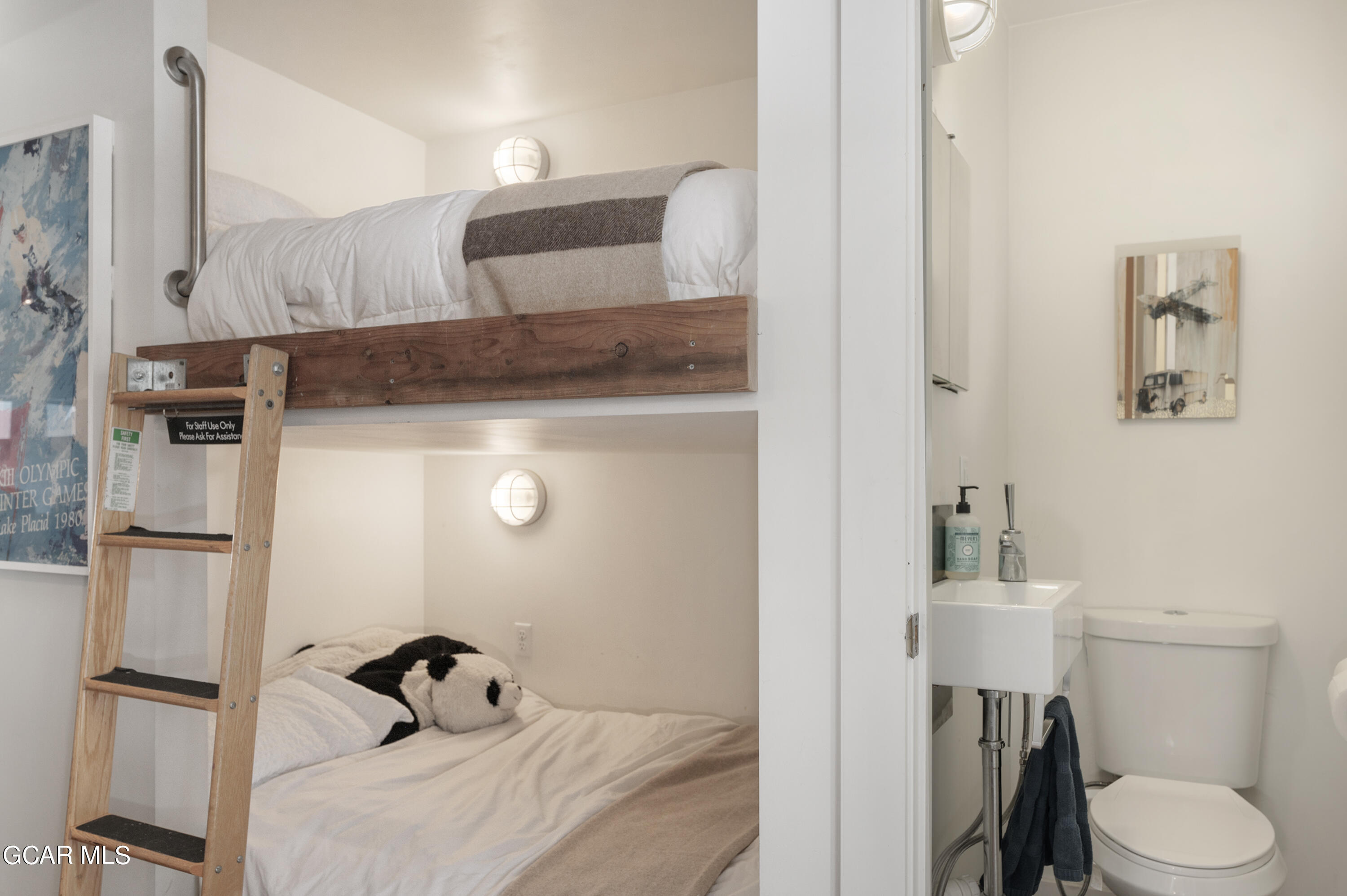 480 HI COUNTRY Drive 24-8