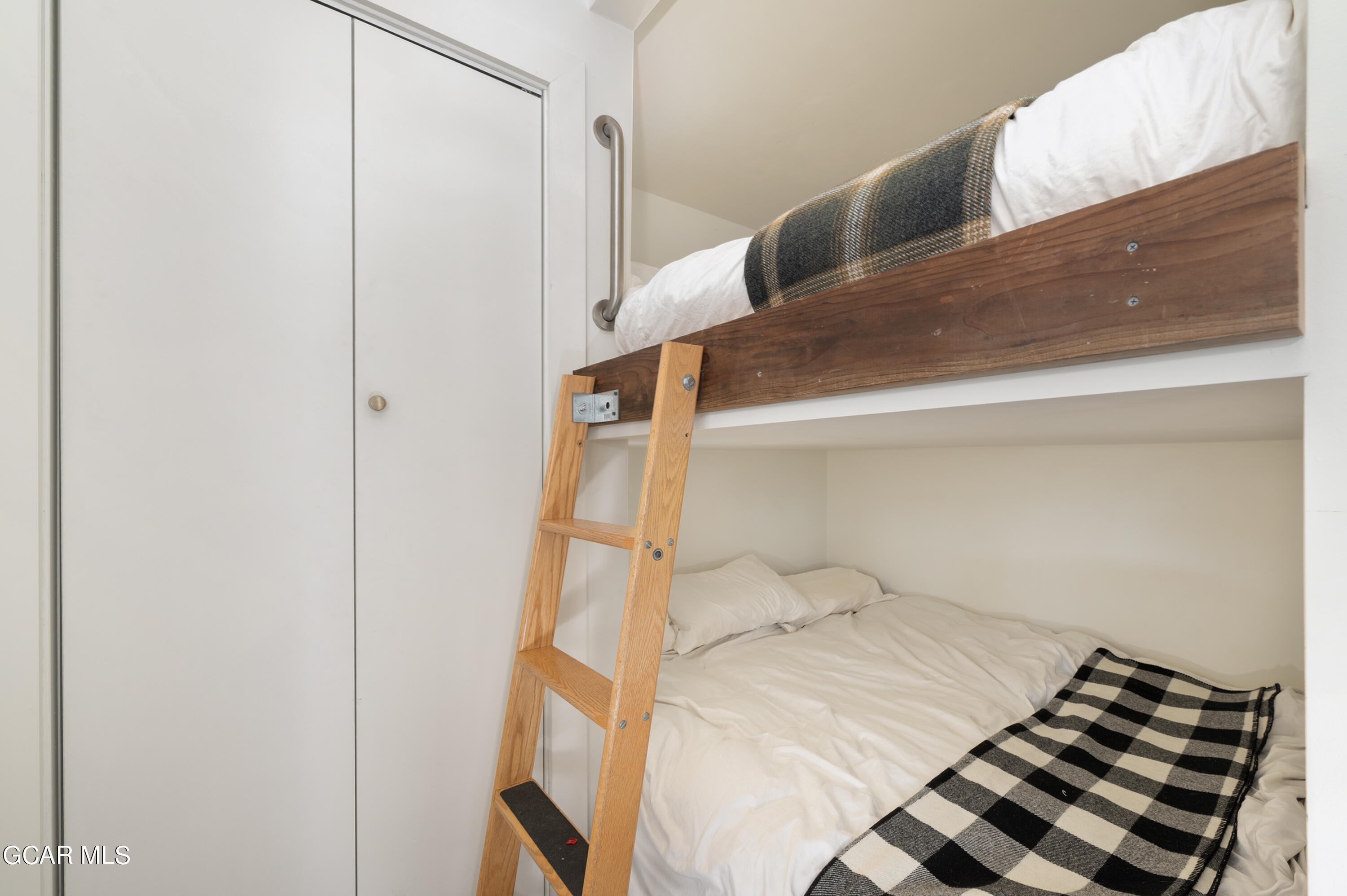 480 HI COUNTRY Drive 24-8