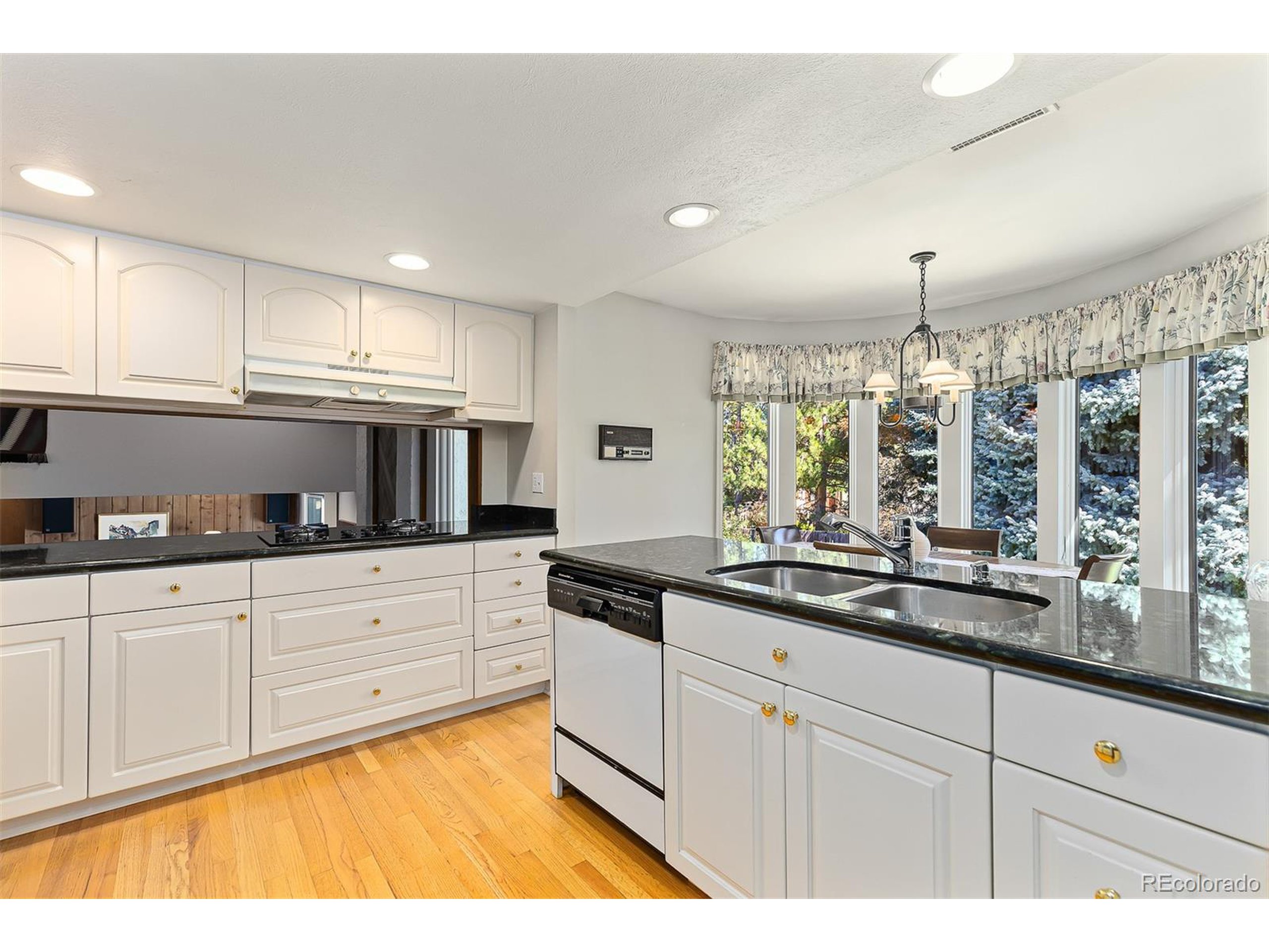 9865 E Crestline Cir