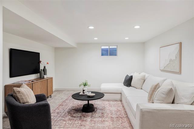 360 S Hoyt Street