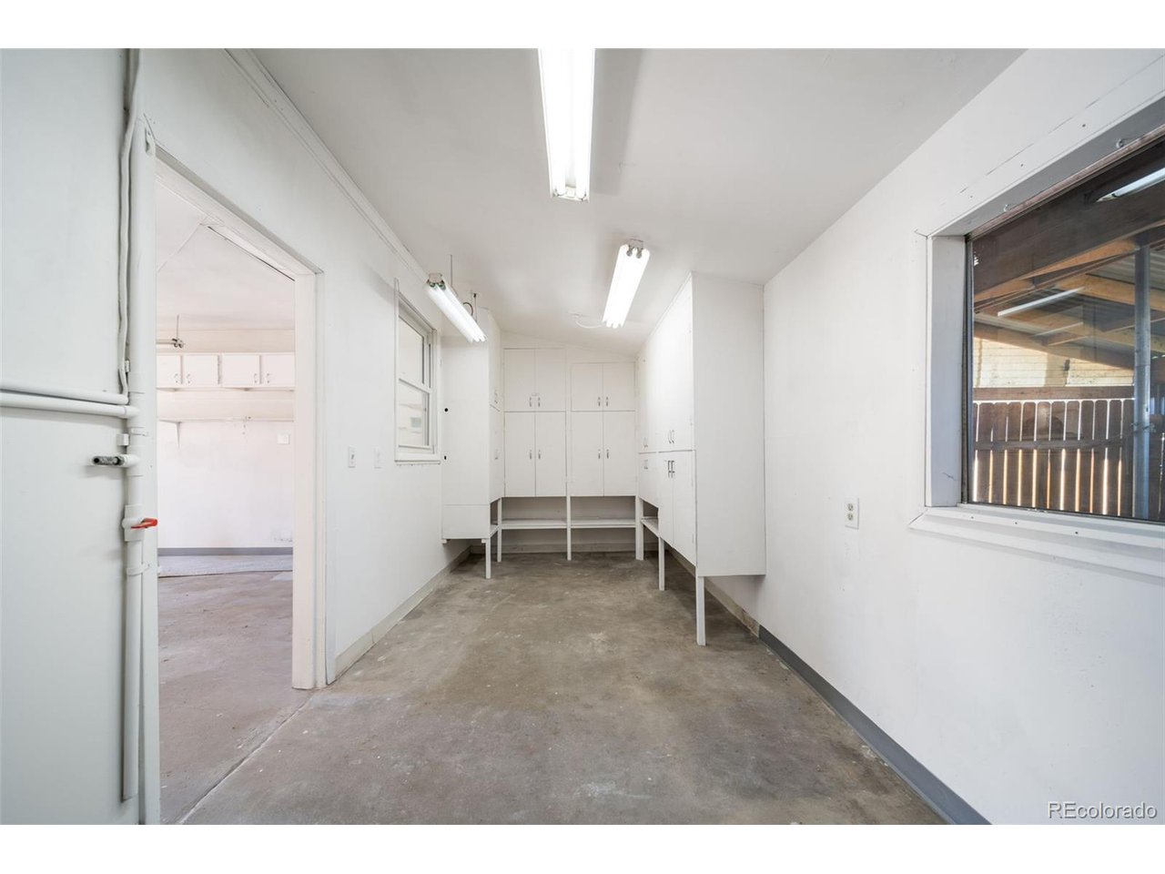 2141 Carrol Ct