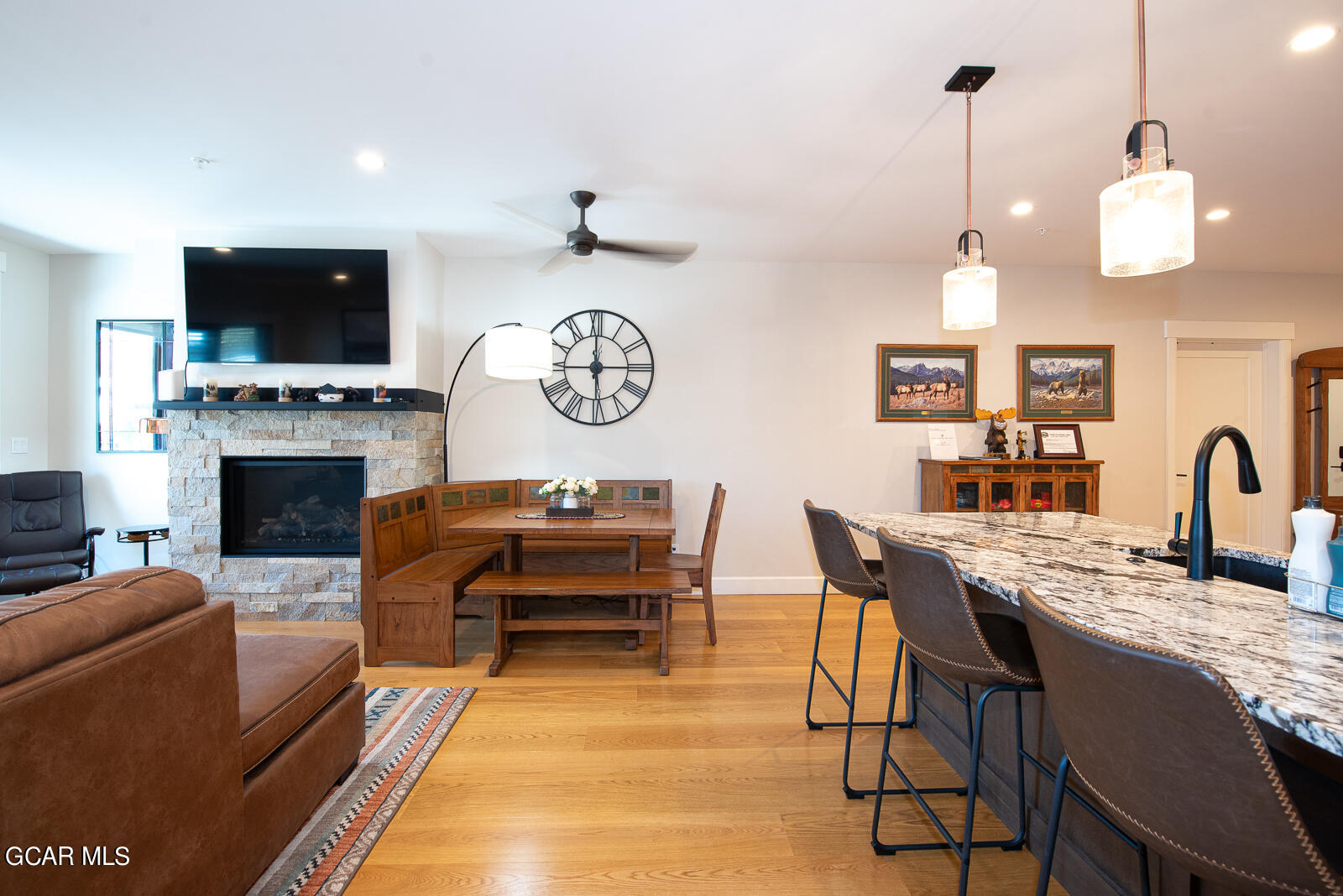 828 GRAND Avenue 203