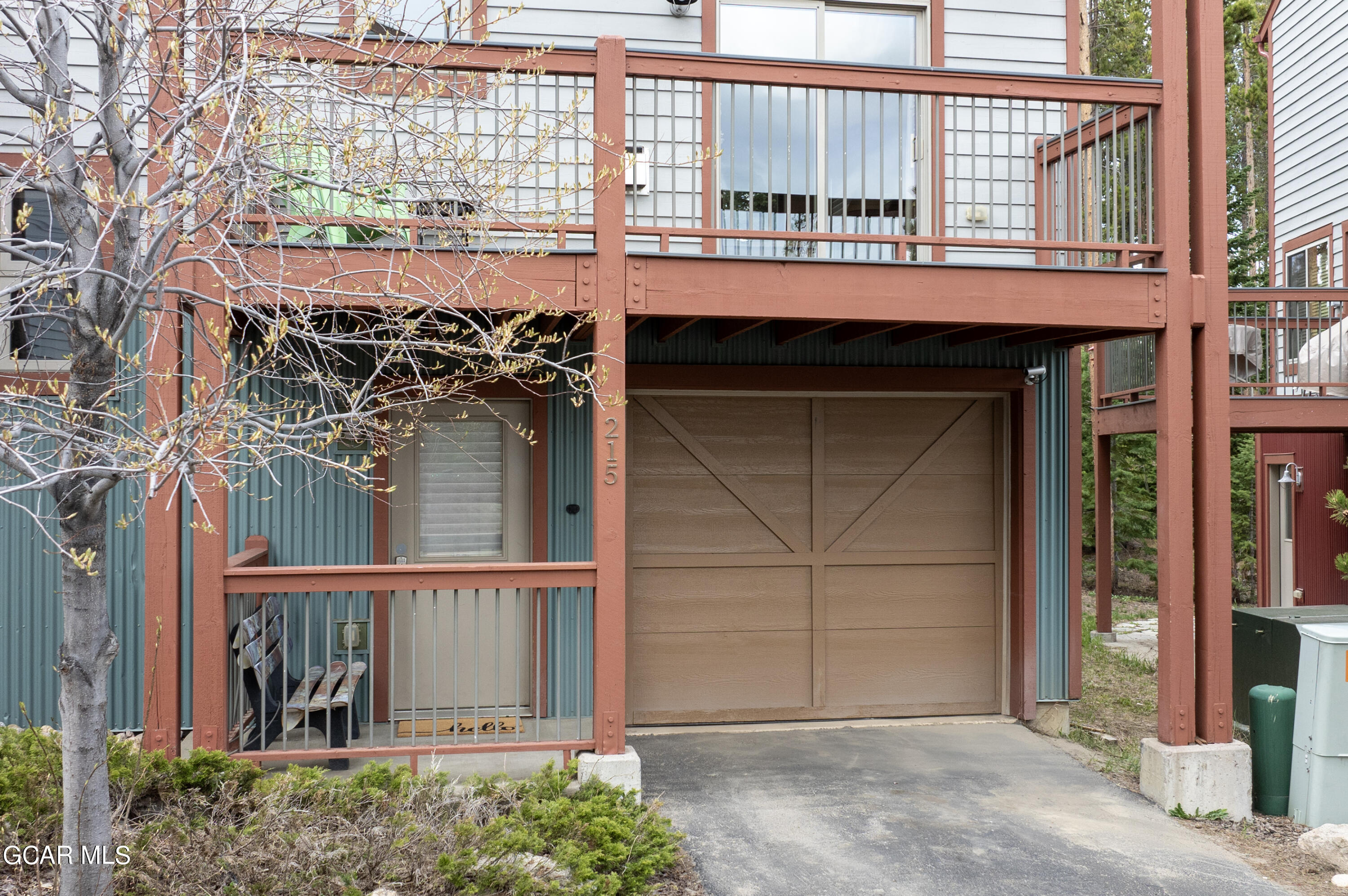 215 WOLF PARK Lane