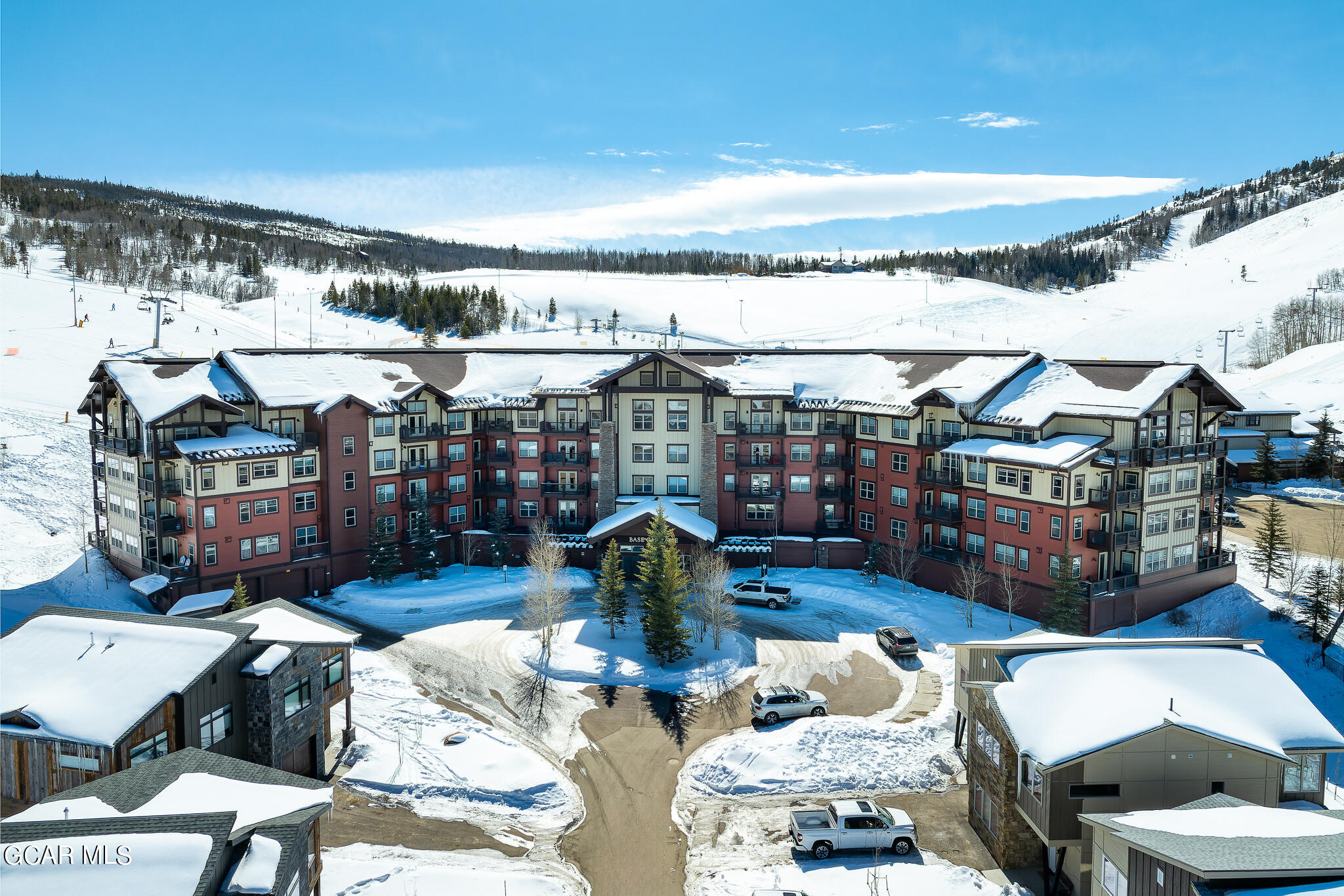 300 BASE CAMP Circle 109