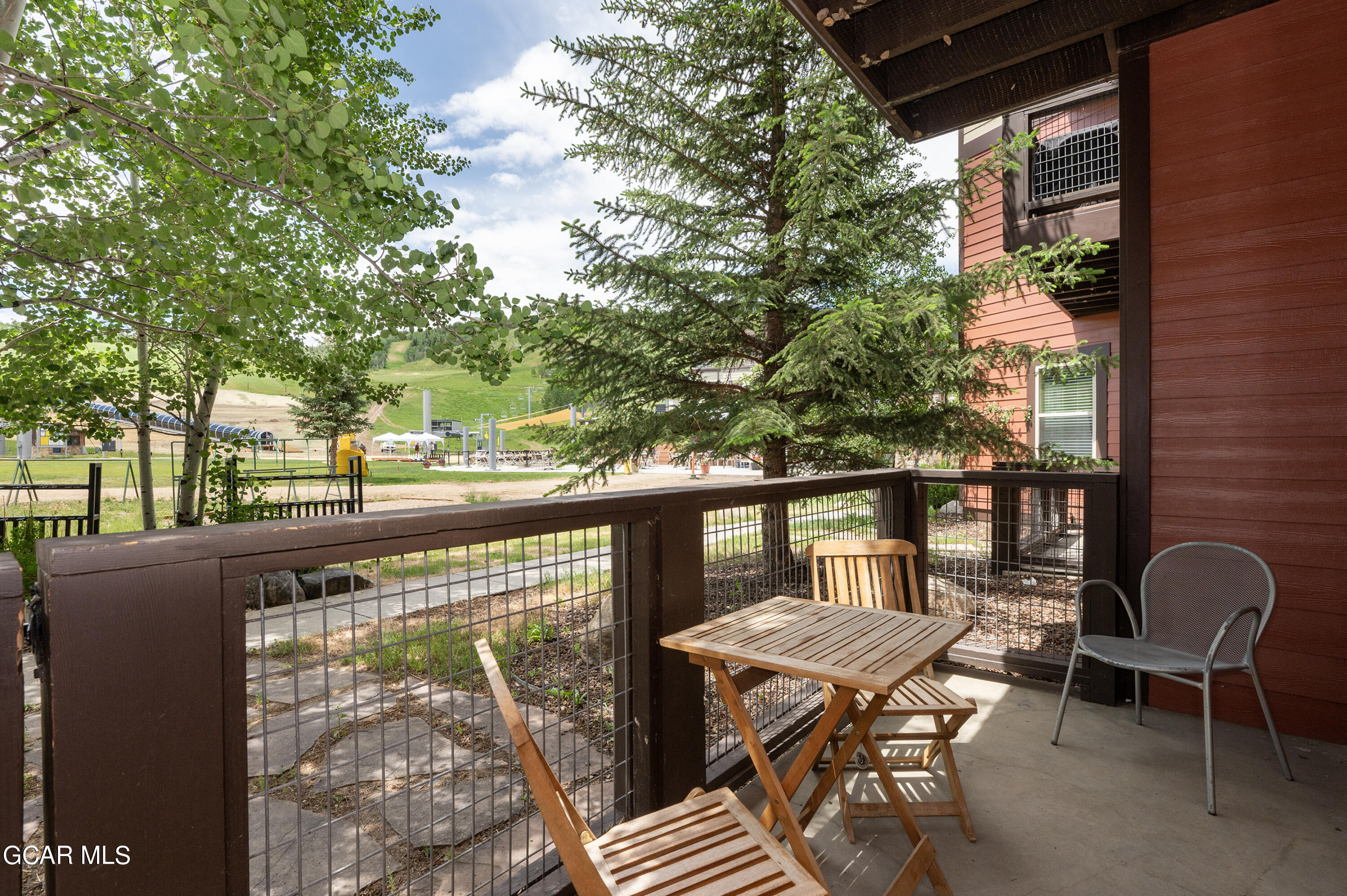 300 BASE CAMP Circle 109