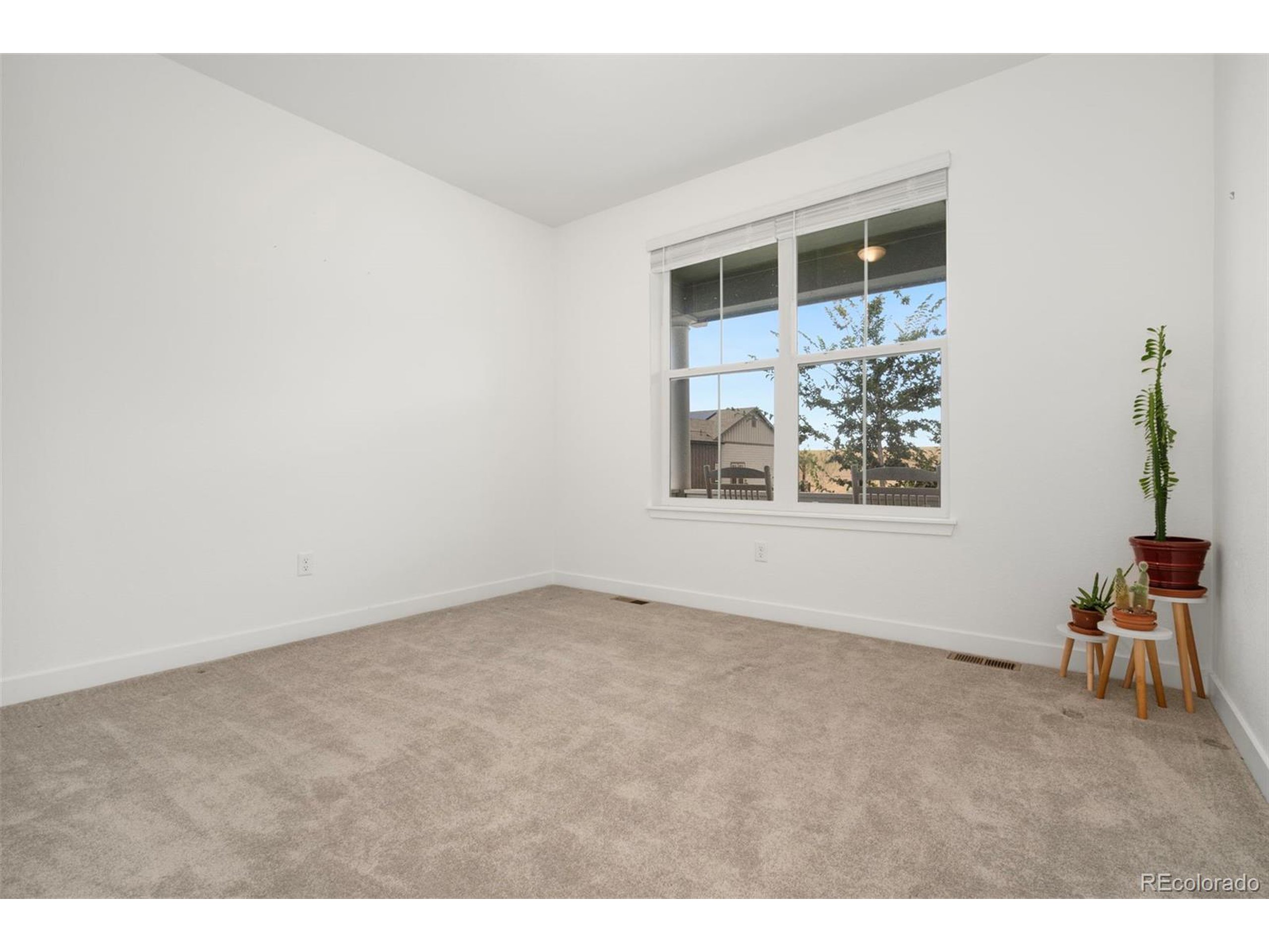 8187 Mount Kataka St