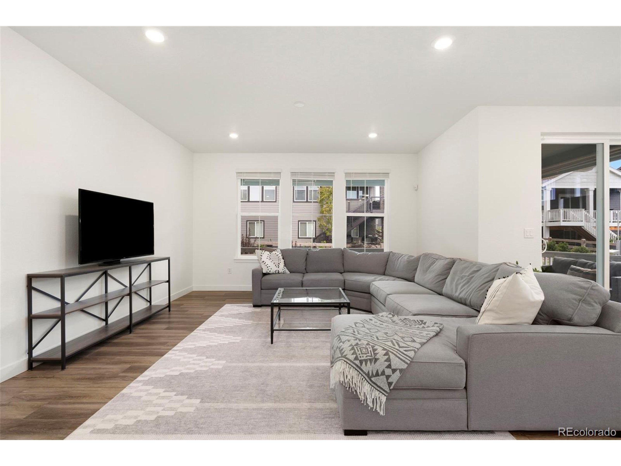 8187 Mount Kataka St