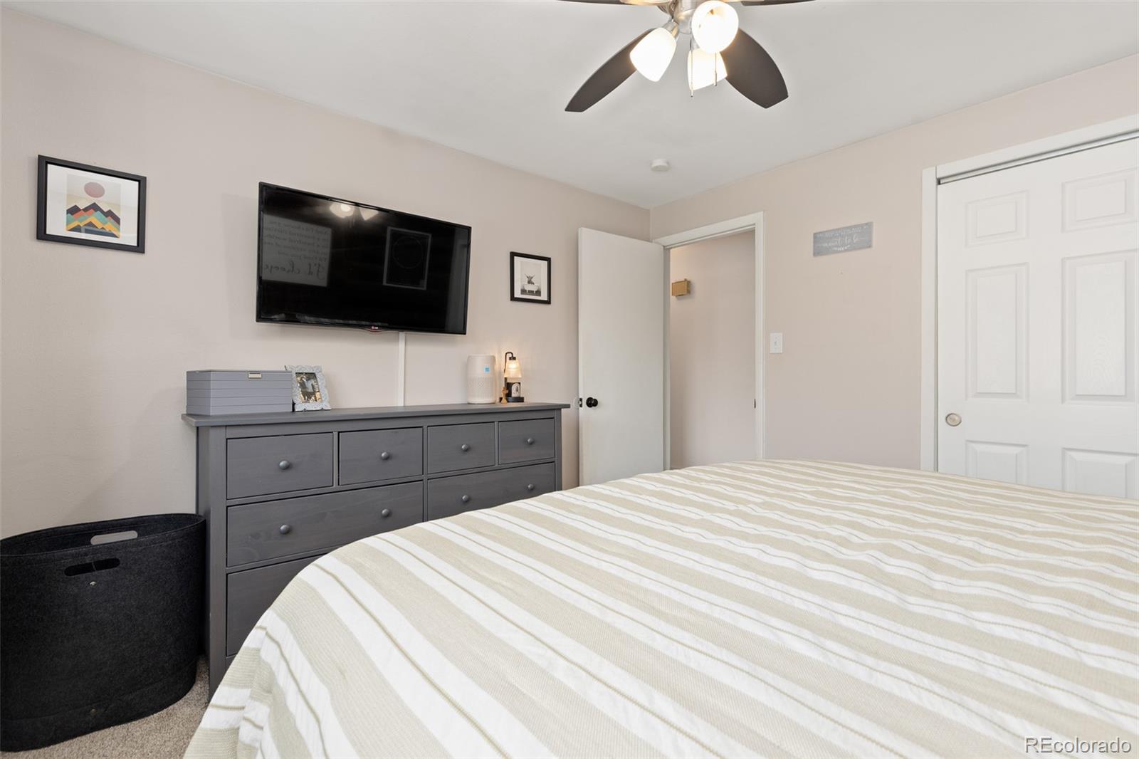 6993 W Hinsdale Drive