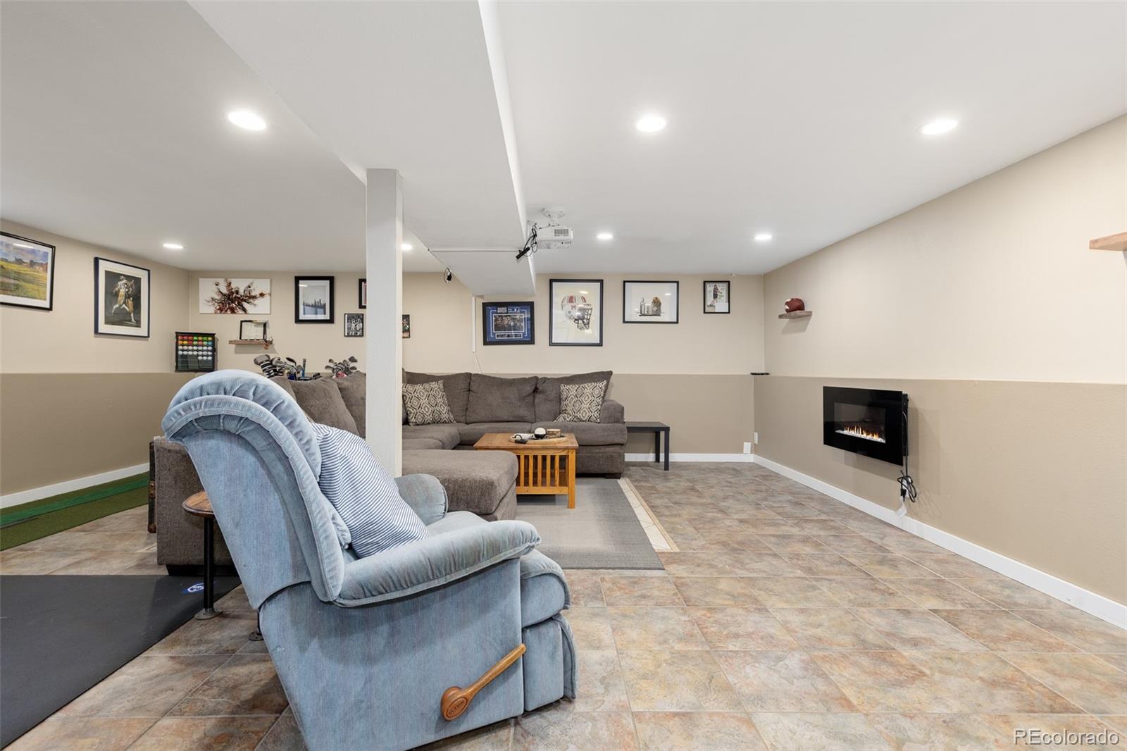 6993 W Hinsdale Drive