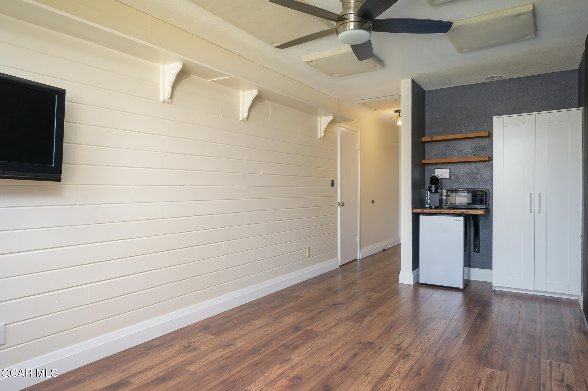 62927 US HWY 40 110 (Doors 112&114)