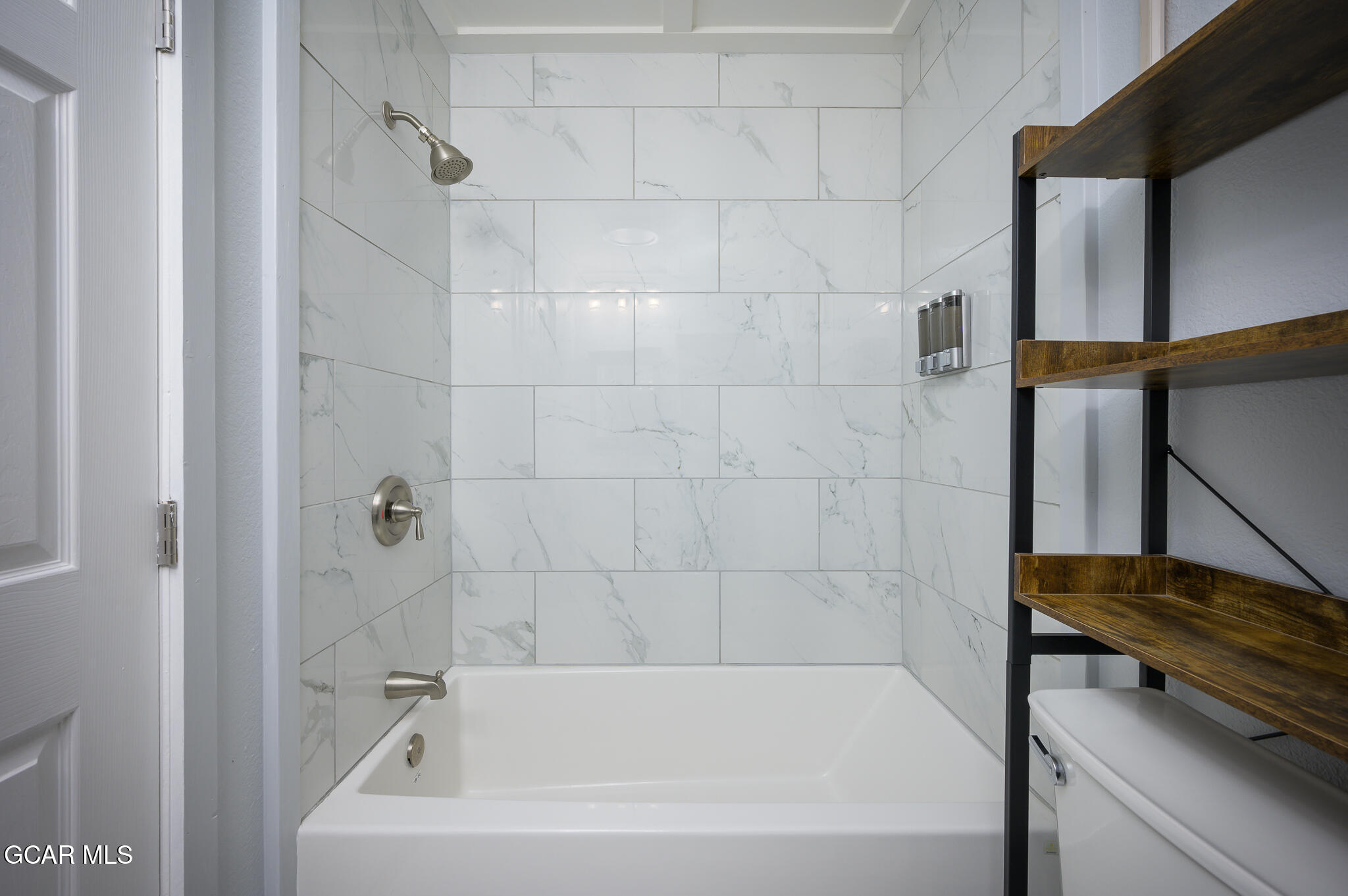 62927 US HWY 40 110 (Doors 112&114)