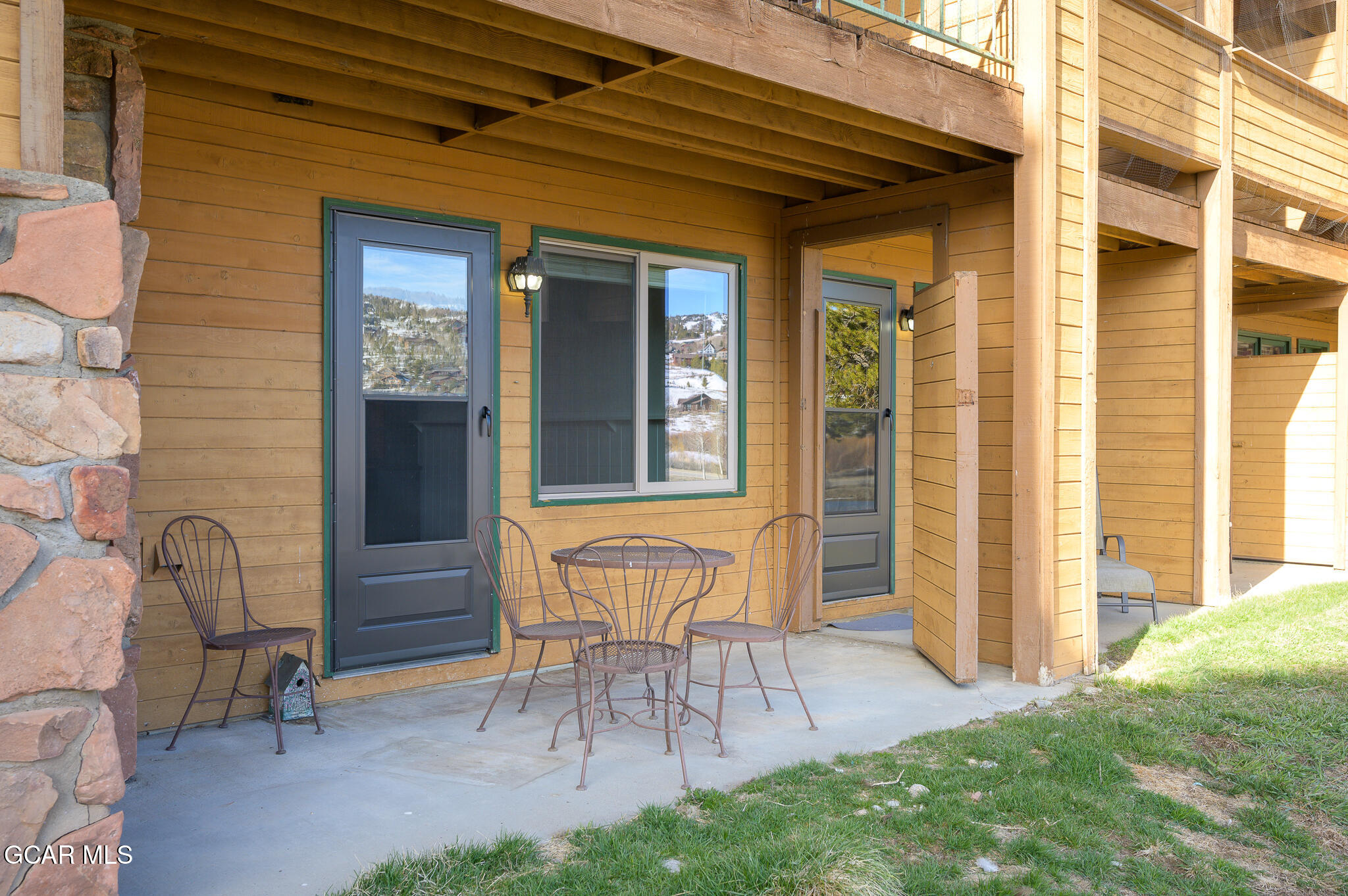 62927 US HWY 40 110 (Doors 112&114)