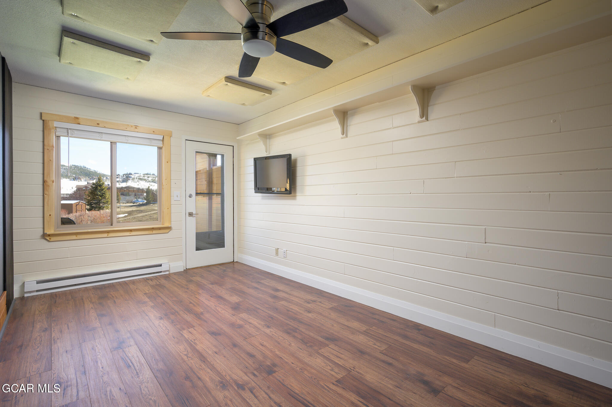 62927 US HWY 40 110 (Doors 112&114)