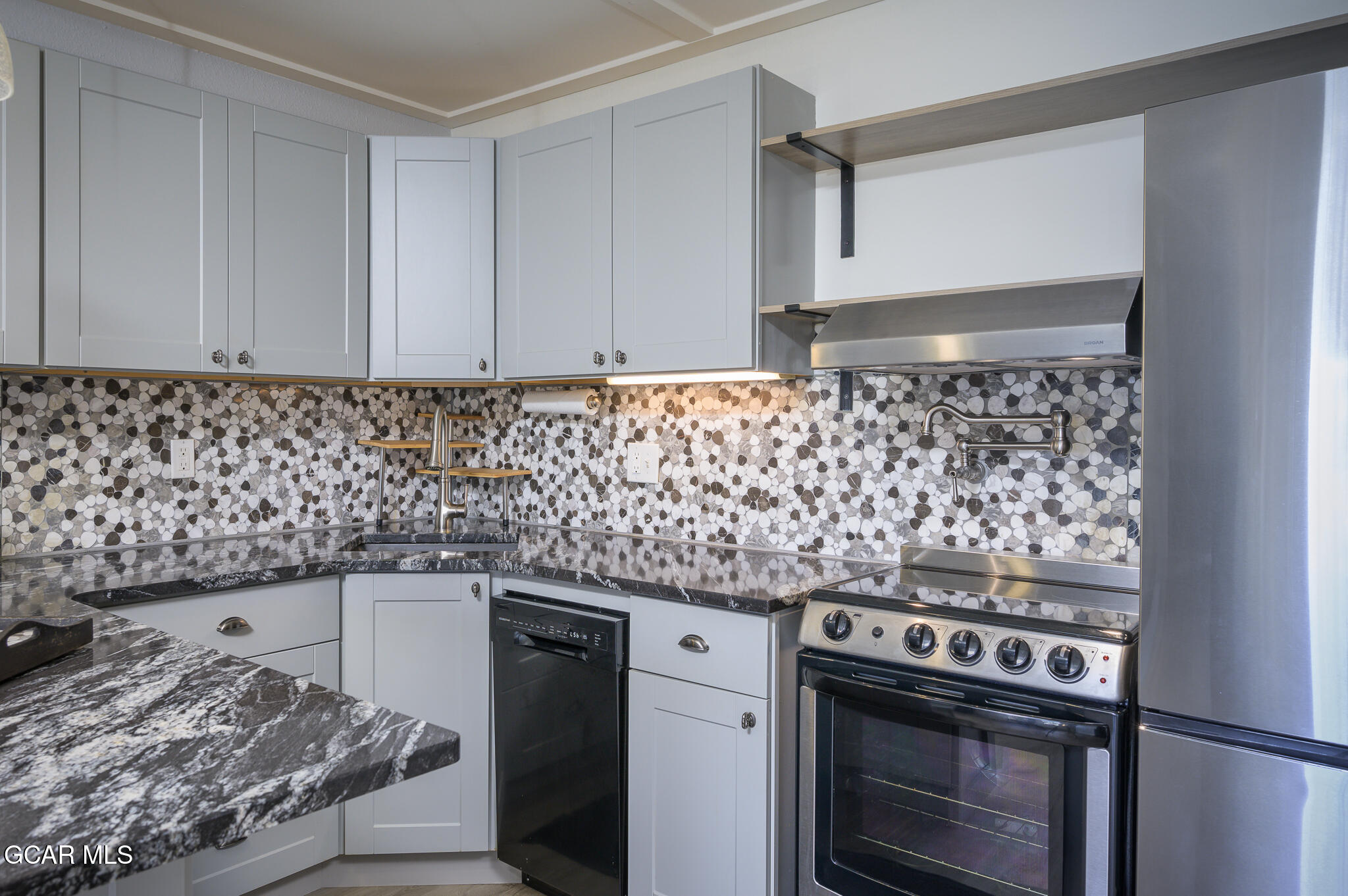 62927 US HWY 40 110 (Doors 112&114)